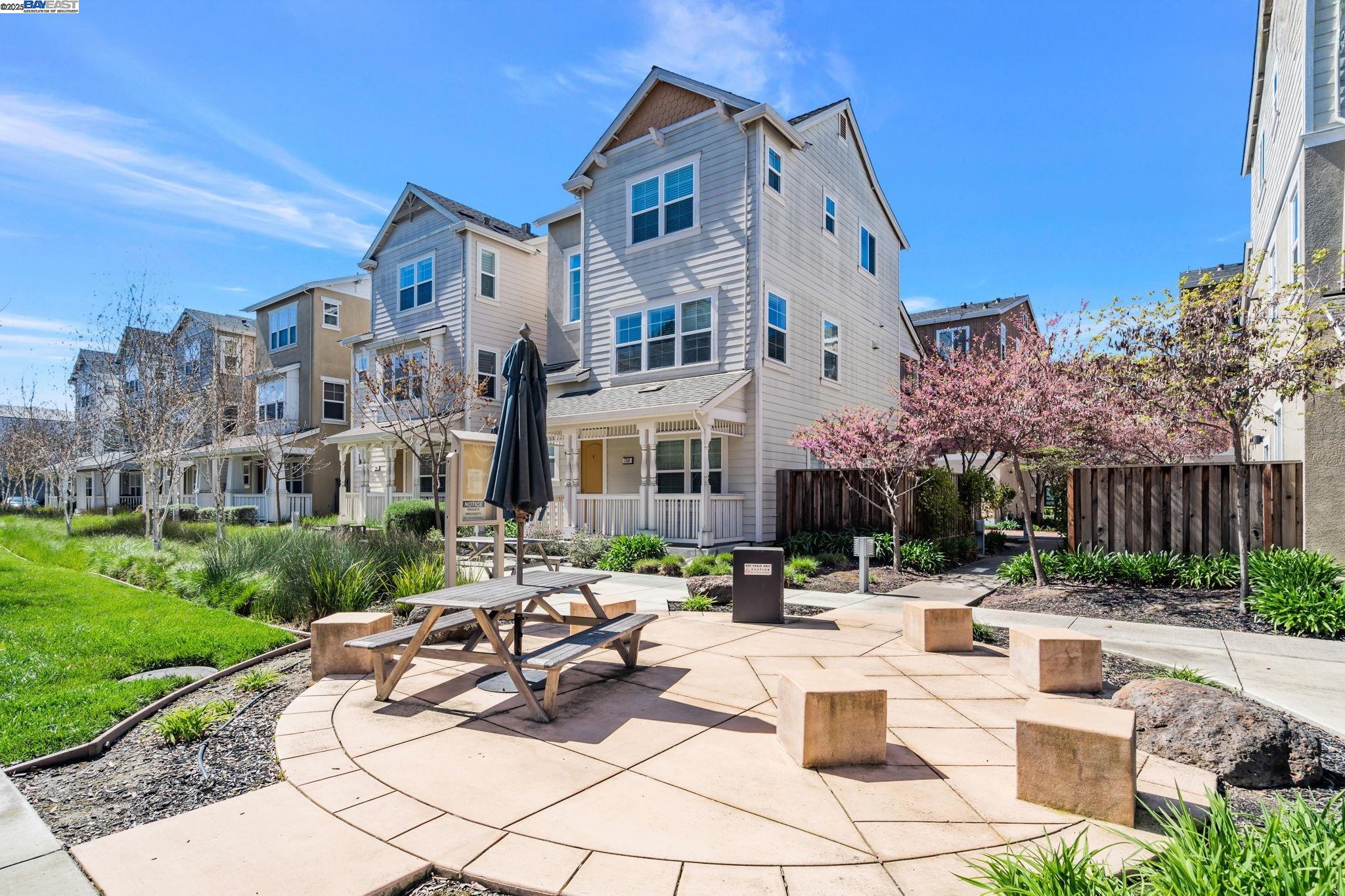 Detail Gallery Image 19 of 20 For 705 Cannery Pl, San Jose,  CA 95112 - 3 Beds | 3/1 Baths