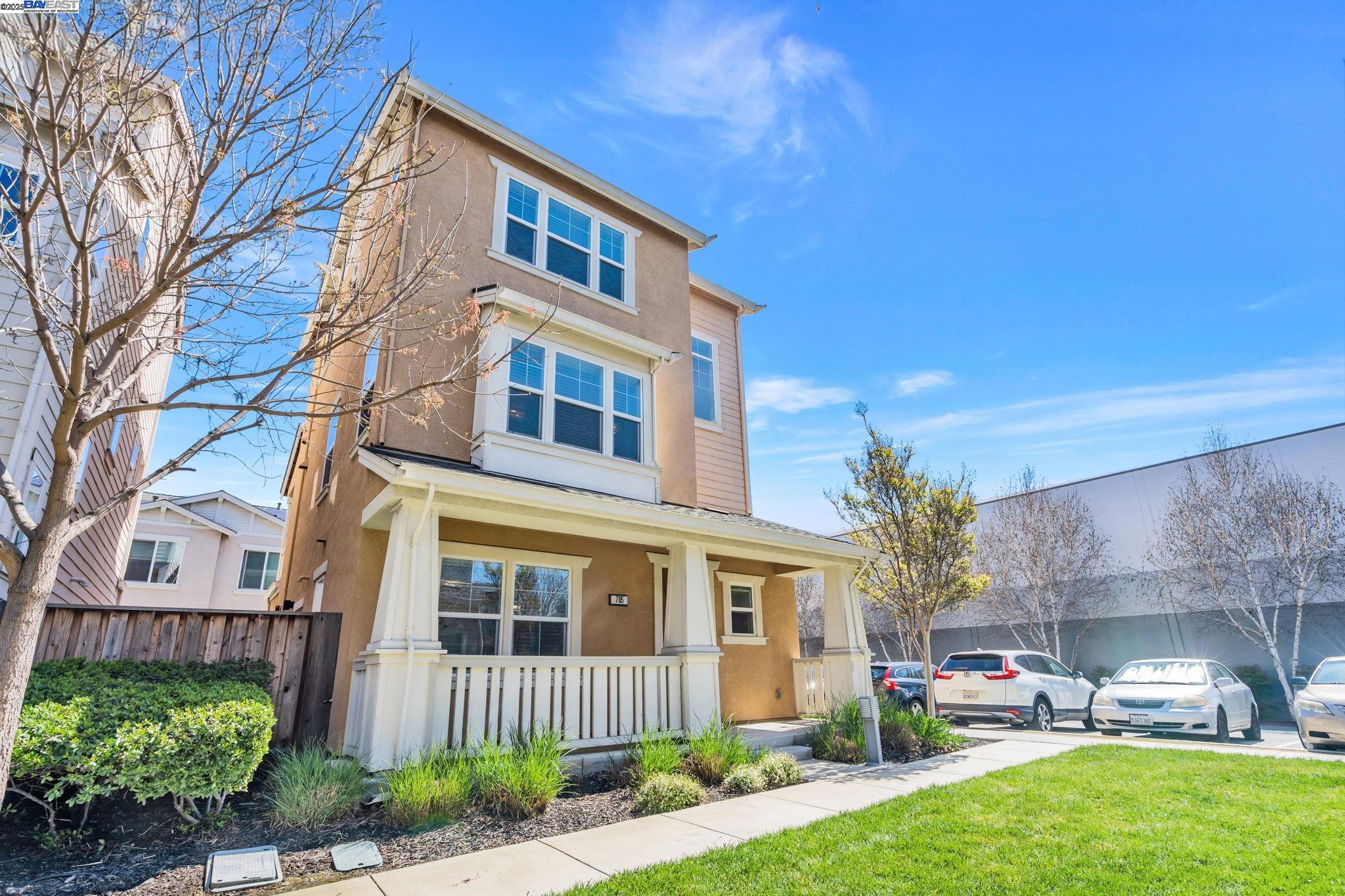 Detail Gallery Image 3 of 20 For 705 Cannery Pl, San Jose,  CA 95112 - 3 Beds | 3/1 Baths