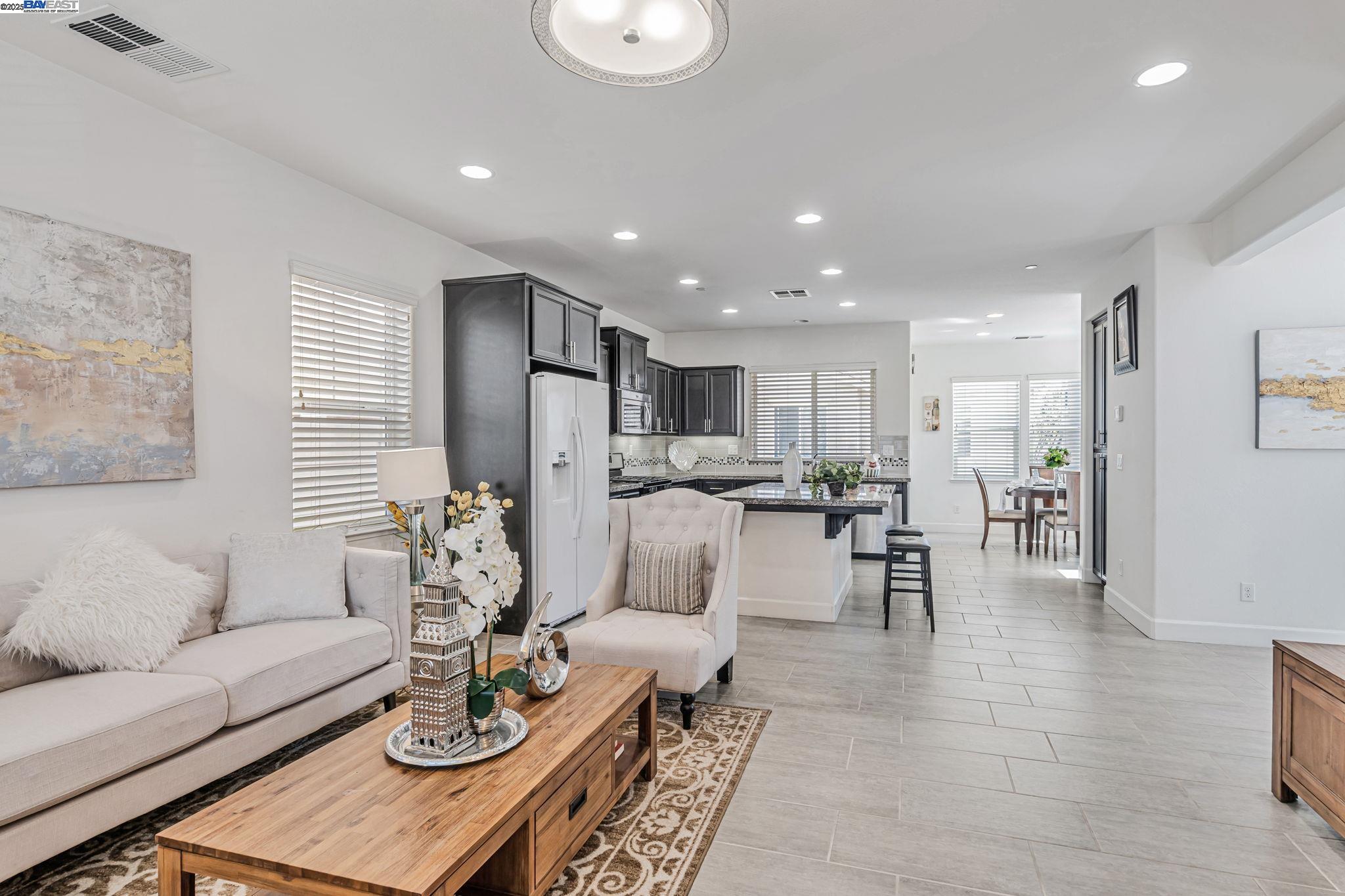 Detail Gallery Image 7 of 20 For 705 Cannery Pl, San Jose,  CA 95112 - 3 Beds | 3/1 Baths