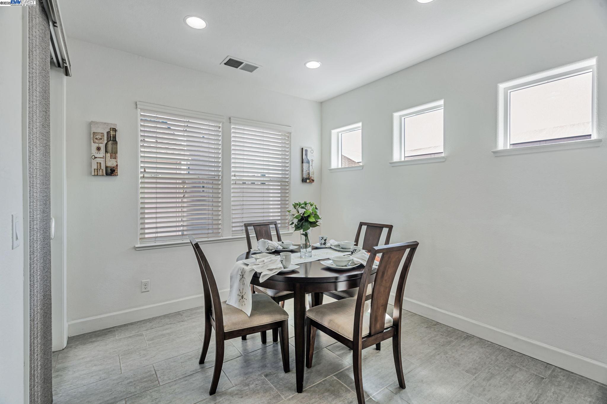 Detail Gallery Image 9 of 20 For 705 Cannery Pl, San Jose,  CA 95112 - 3 Beds | 3/1 Baths