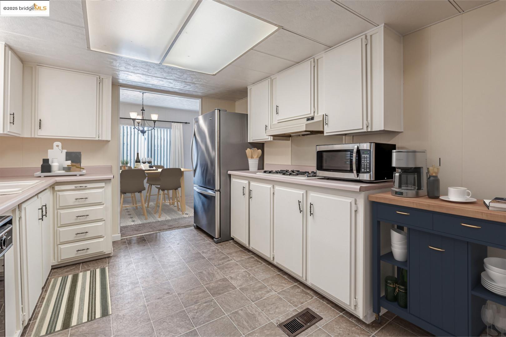 Detail Gallery Image 4 of 8 For 8200 Jantzen Rd #165,  Modesto,  CA 95357 - 3 Beds | 2 Baths