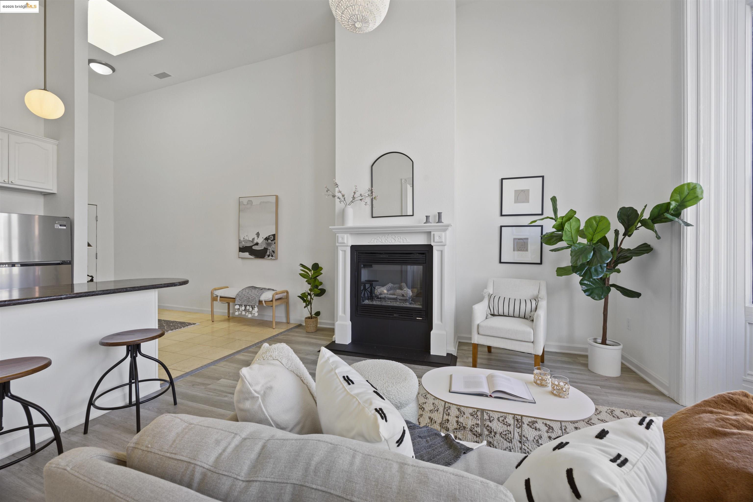 Detail Gallery Image 11 of 19 For 1909 San Pablo Ave #G,  Oakland,  CA 94612 - 1 Beds | 1 Baths