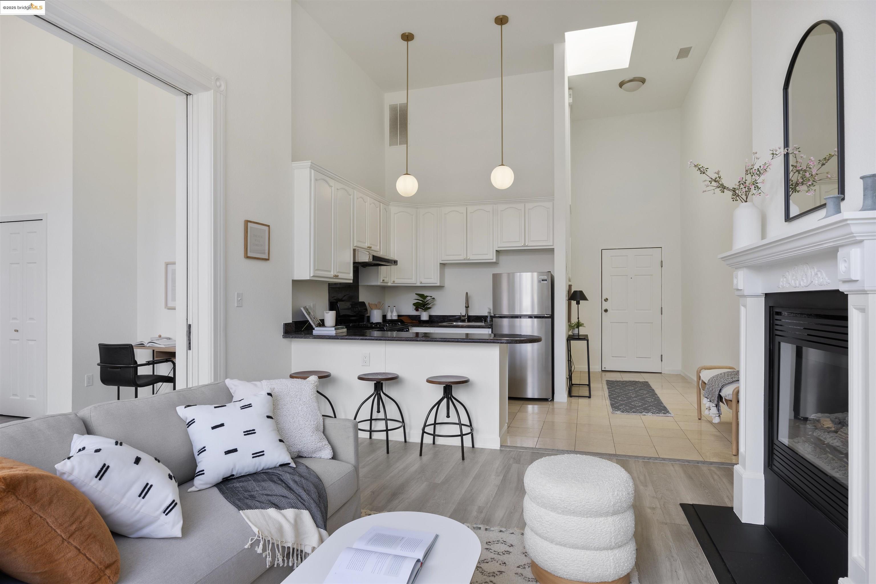 Detail Gallery Image 13 of 19 For 1909 San Pablo Ave #G,  Oakland,  CA 94612 - 1 Beds | 1 Baths