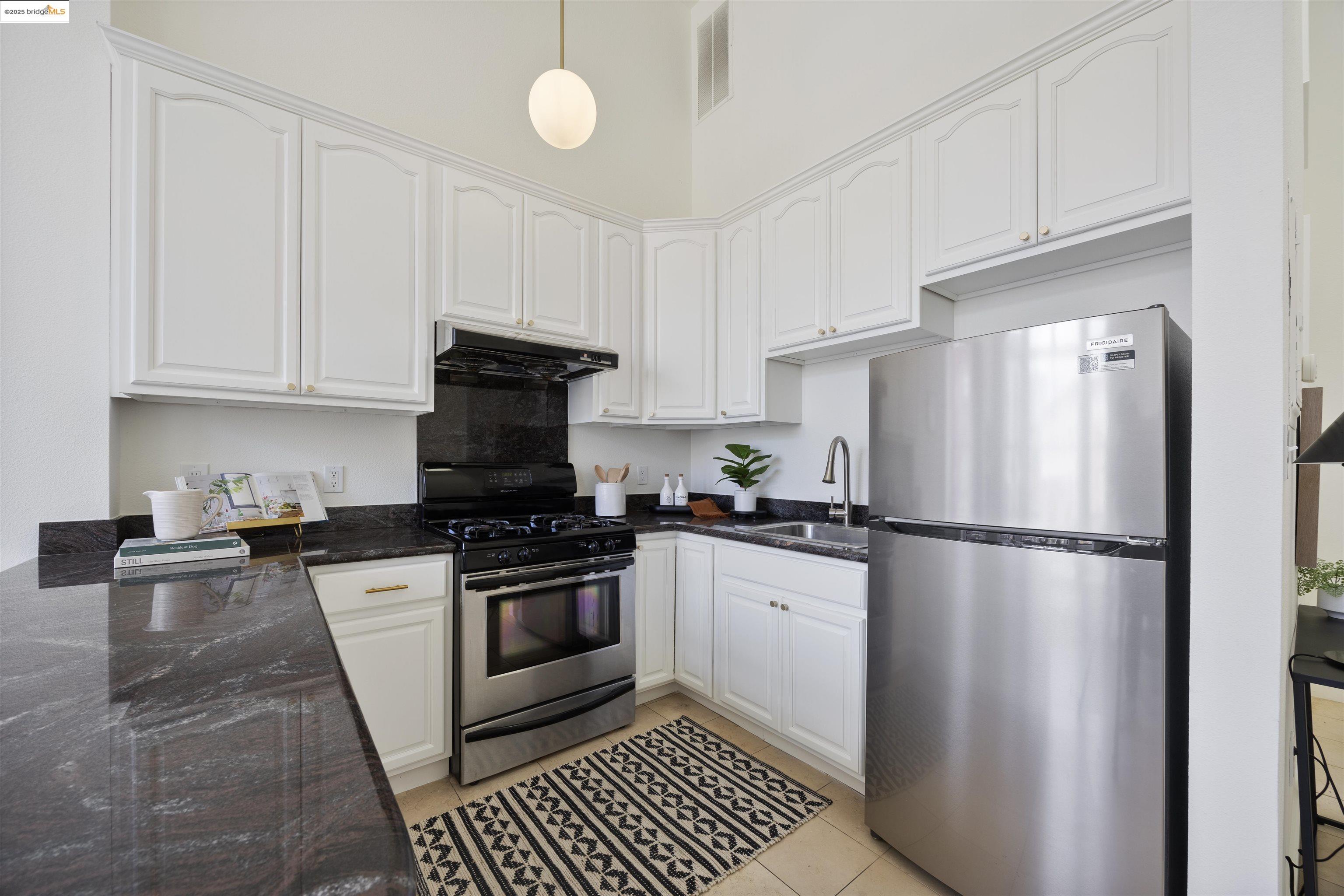 Detail Gallery Image 16 of 19 For 1909 San Pablo Ave #G,  Oakland,  CA 94612 - 1 Beds | 1 Baths