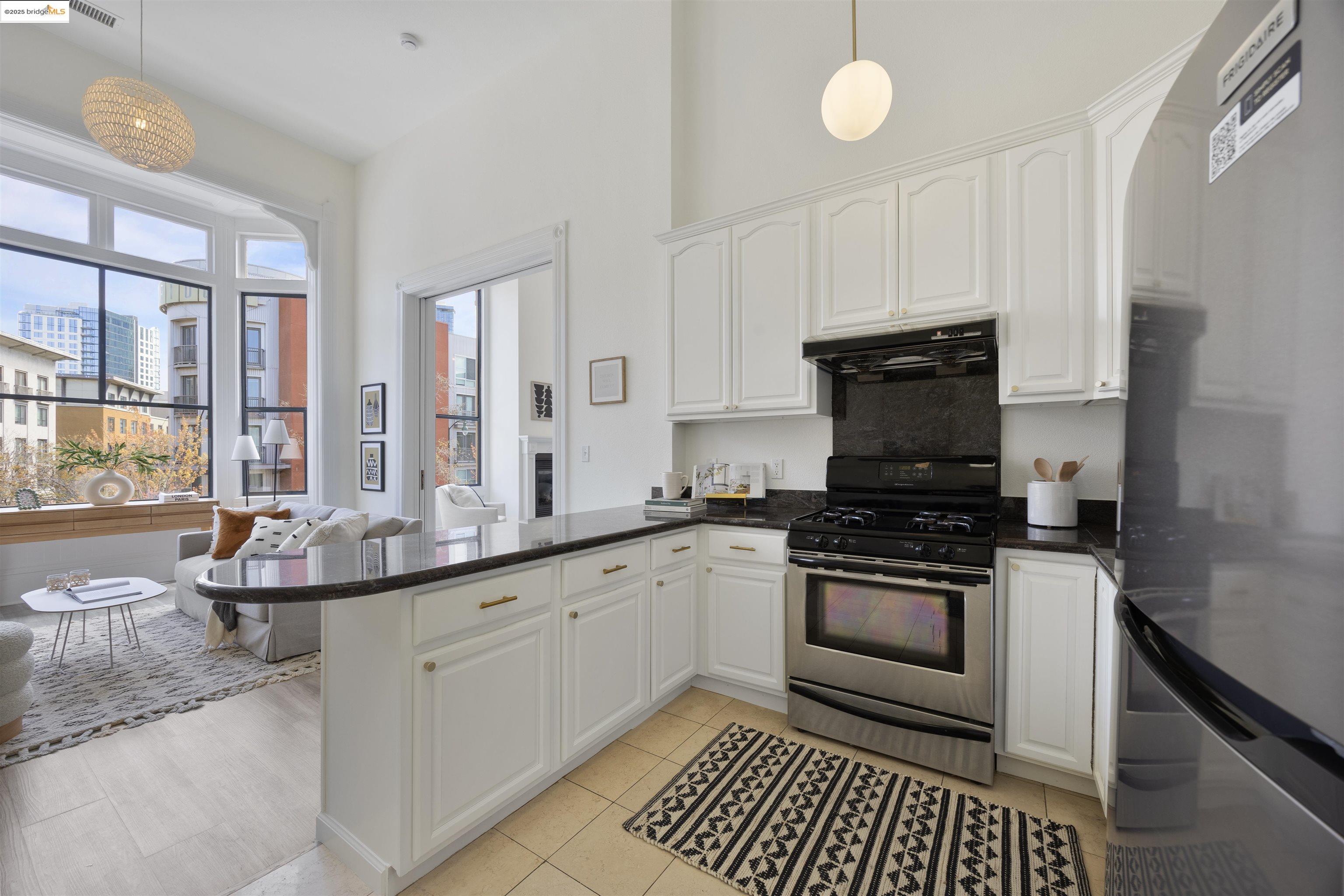 Detail Gallery Image 17 of 19 For 1909 San Pablo Ave #G,  Oakland,  CA 94612 - 1 Beds | 1 Baths