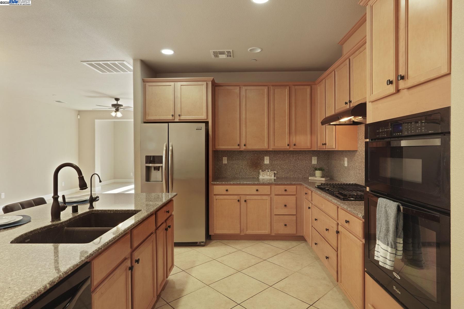 Detail Gallery Image 12 of 51 For 2961 Clear Point Way, Manteca,  CA 95336 - 2 Beds | 2 Baths