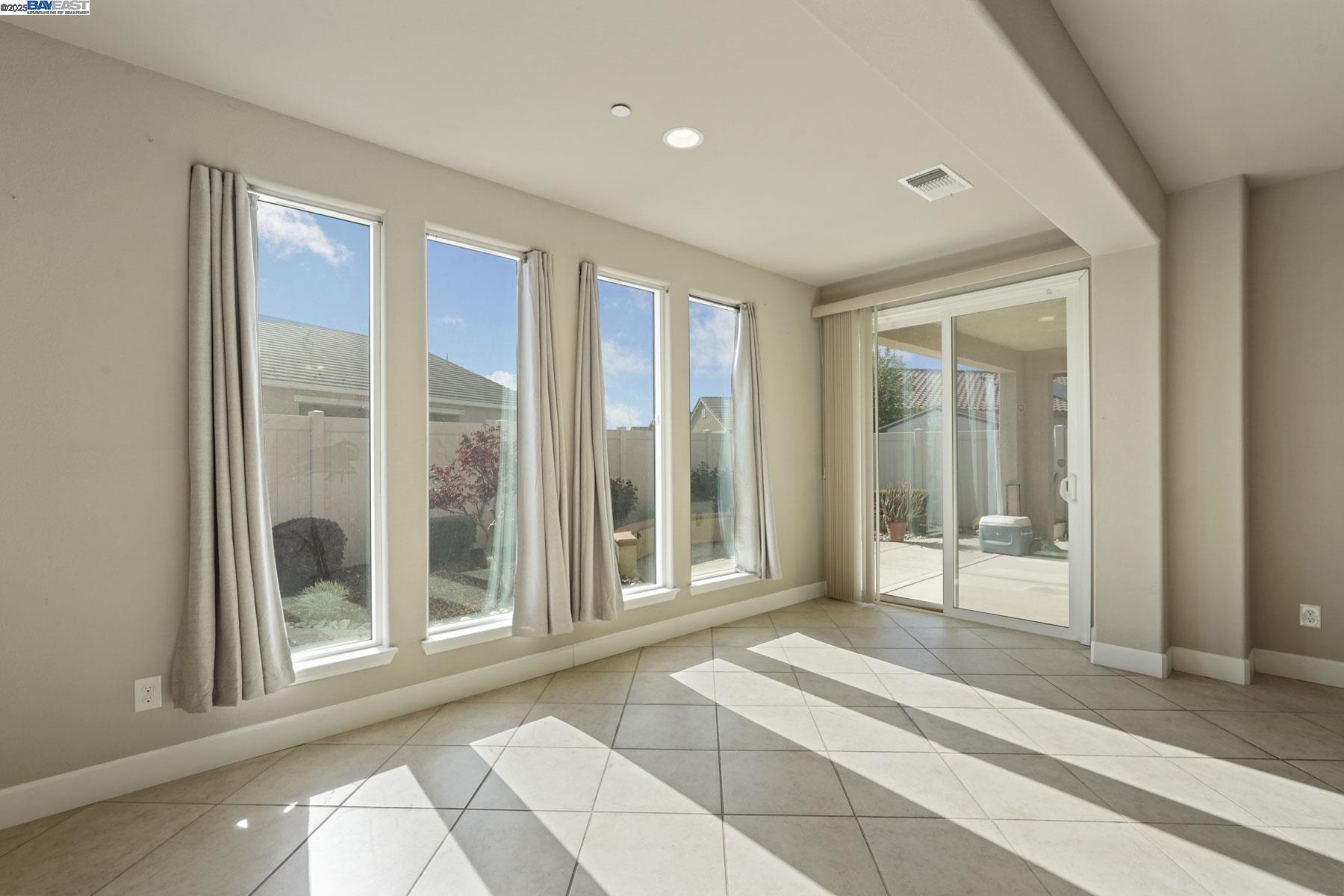 Detail Gallery Image 24 of 51 For 2961 Clear Point Way, Manteca,  CA 95336 - 2 Beds | 2 Baths