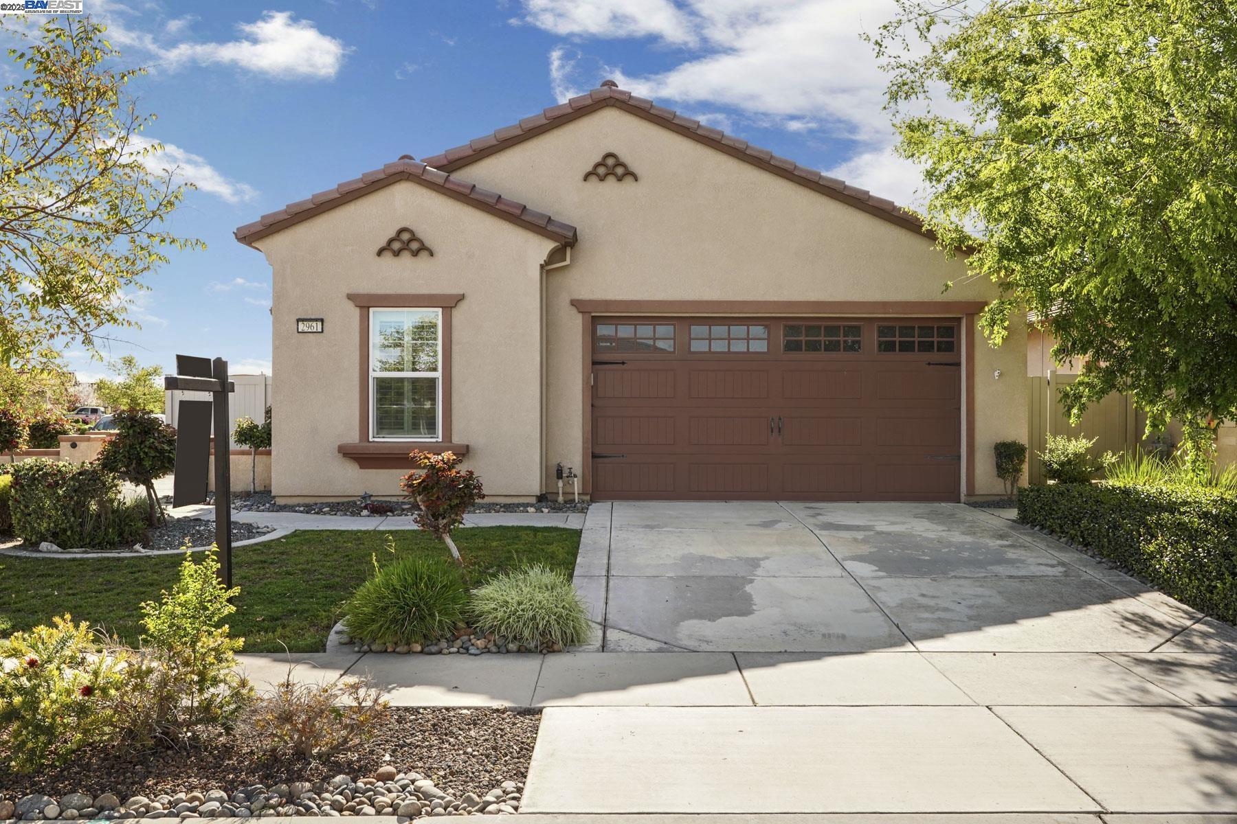 Detail Gallery Image 4 of 51 For 2961 Clear Point Way, Manteca,  CA 95336 - 2 Beds | 2 Baths
