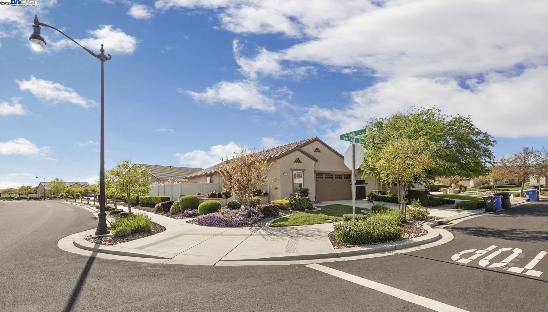 Detail Gallery Image 5 of 51 For 2961 Clear Point Way, Manteca,  CA 95336 - 2 Beds | 2 Baths