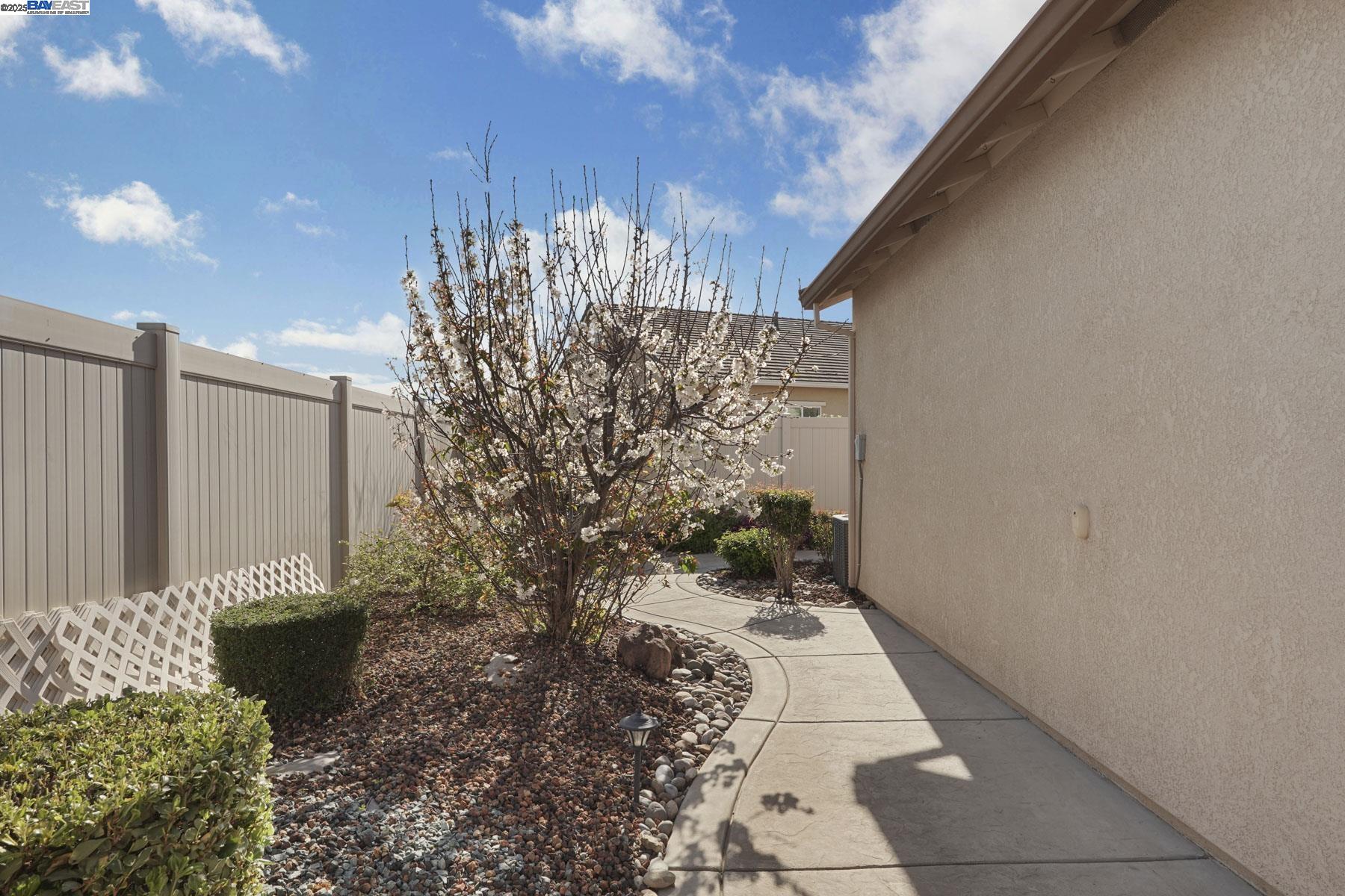 Detail Gallery Image 41 of 51 For 2961 Clear Point Way, Manteca,  CA 95336 - 2 Beds | 2 Baths