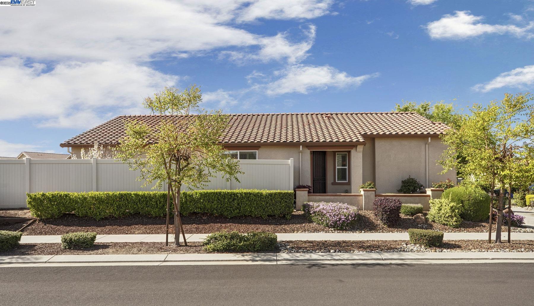 Detail Gallery Image 7 of 51 For 2961 Clear Point Way, Manteca,  CA 95336 - 2 Beds | 2 Baths