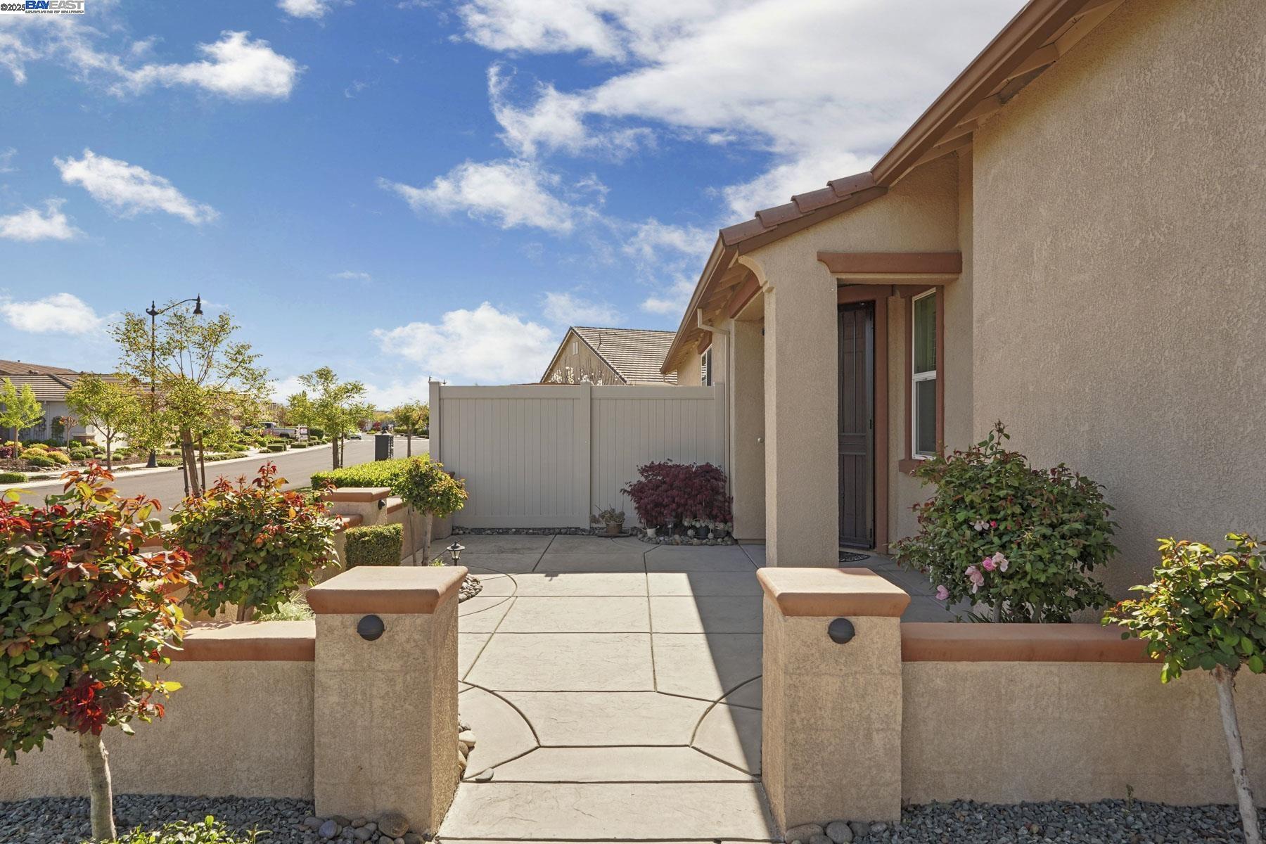 Detail Gallery Image 9 of 51 For 2961 Clear Point Way, Manteca,  CA 95336 - 2 Beds | 2 Baths