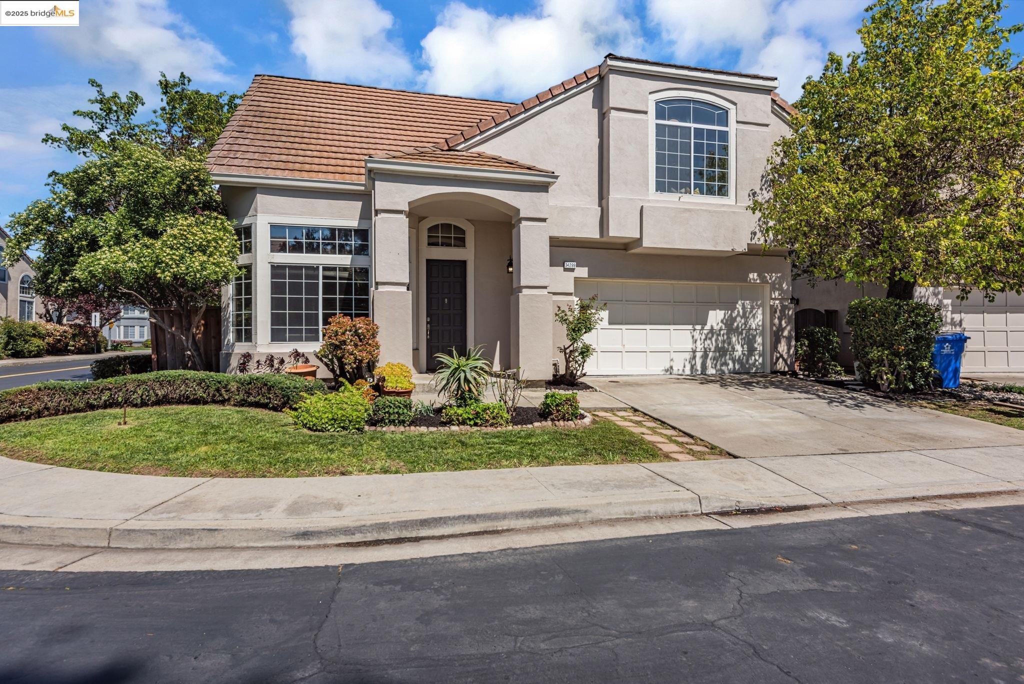Detail Gallery Image 1 of 34 For 34299 Eucalyptus Ter, Fremont,  CA 94555 - 3 Beds | 2/1 Baths