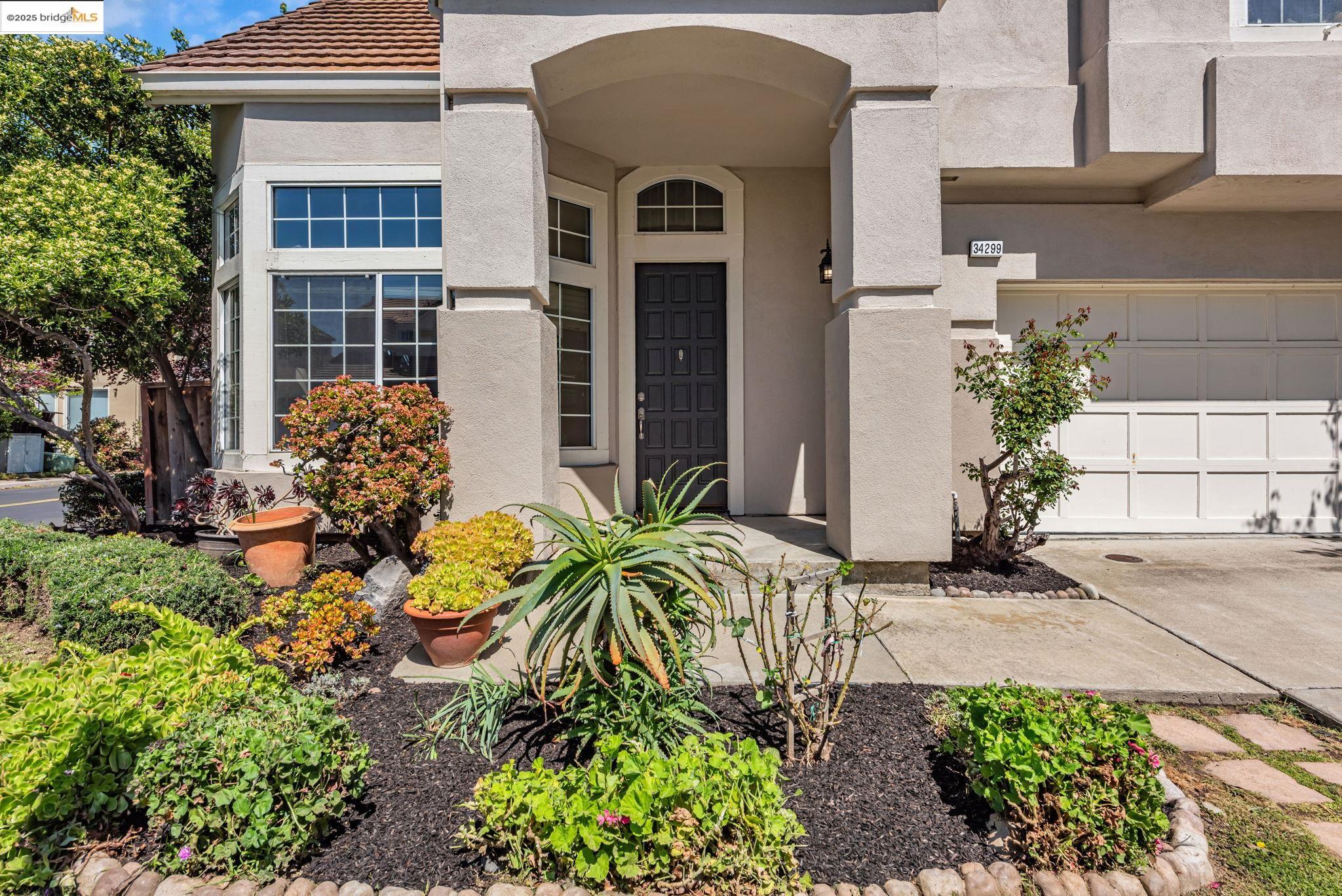 Detail Gallery Image 2 of 34 For 34299 Eucalyptus Ter, Fremont,  CA 94555 - 3 Beds | 2/1 Baths
