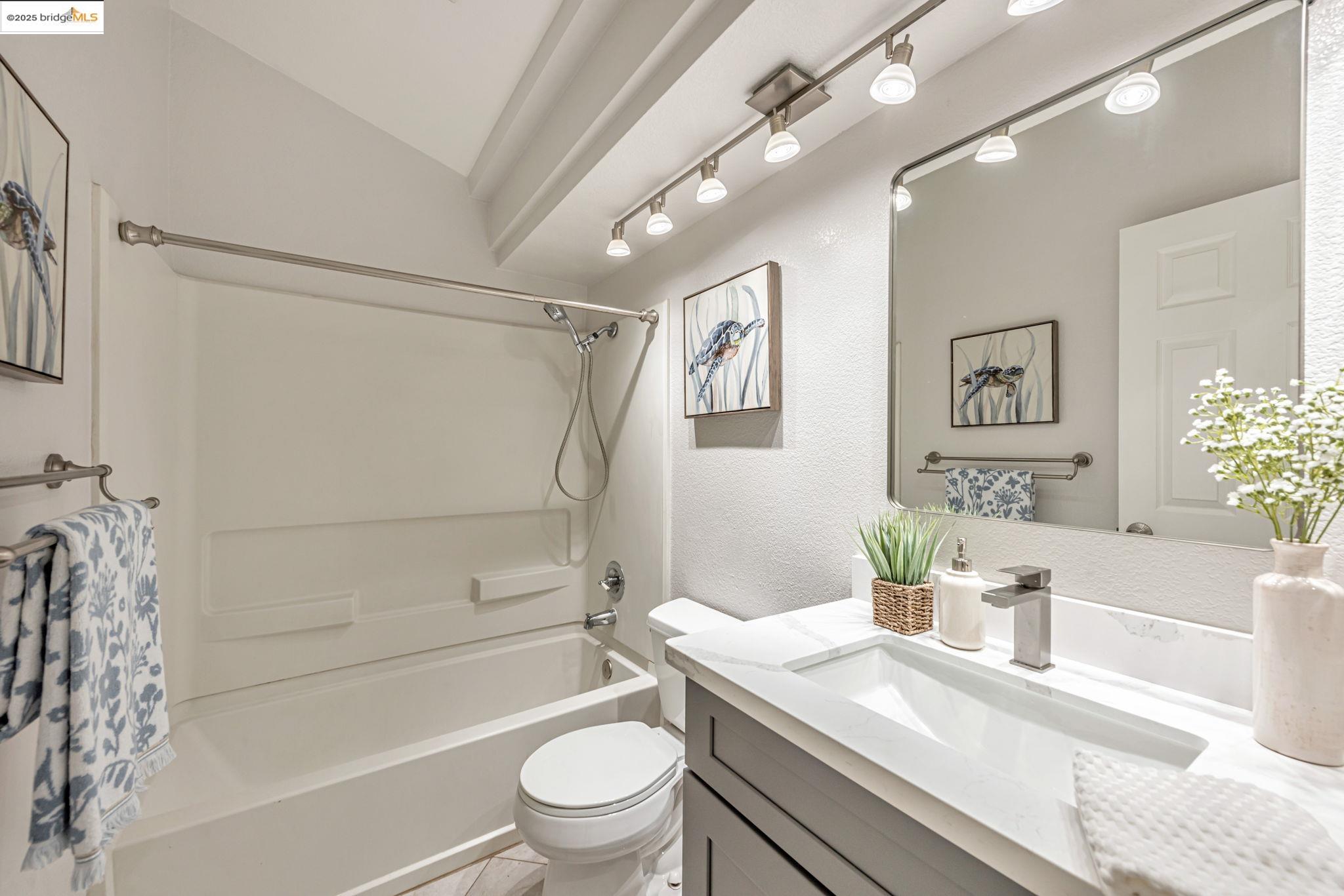 Detail Gallery Image 23 of 34 For 34299 Eucalyptus Ter, Fremont,  CA 94555 - 3 Beds | 2/1 Baths