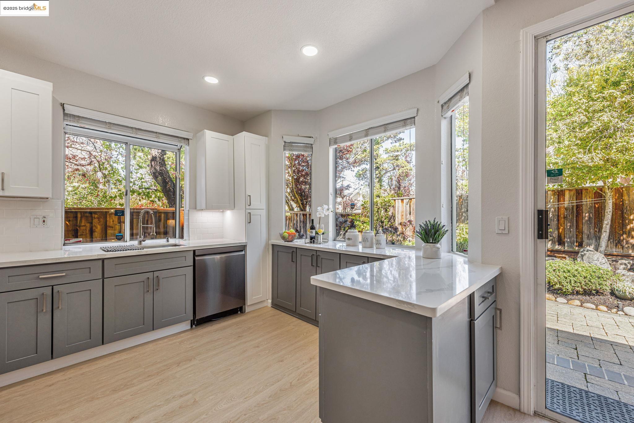 Detail Gallery Image 6 of 34 For 34299 Eucalyptus Ter, Fremont,  CA 94555 - 3 Beds | 2/1 Baths