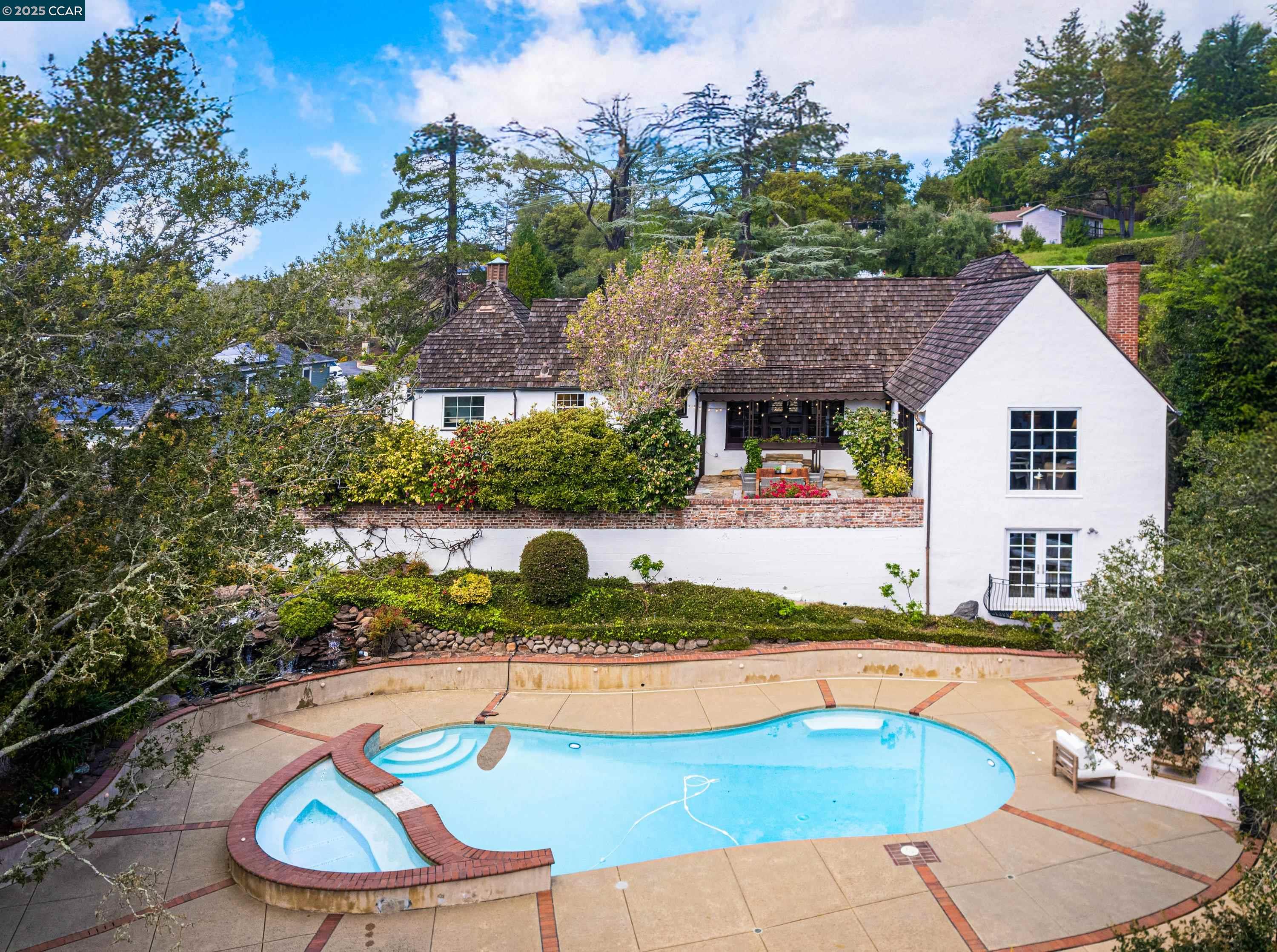 Detail Gallery Image 1 of 1 For 20 Southwood Dr., Orinda,  CA 94563 - 4 Beds | 3 Baths