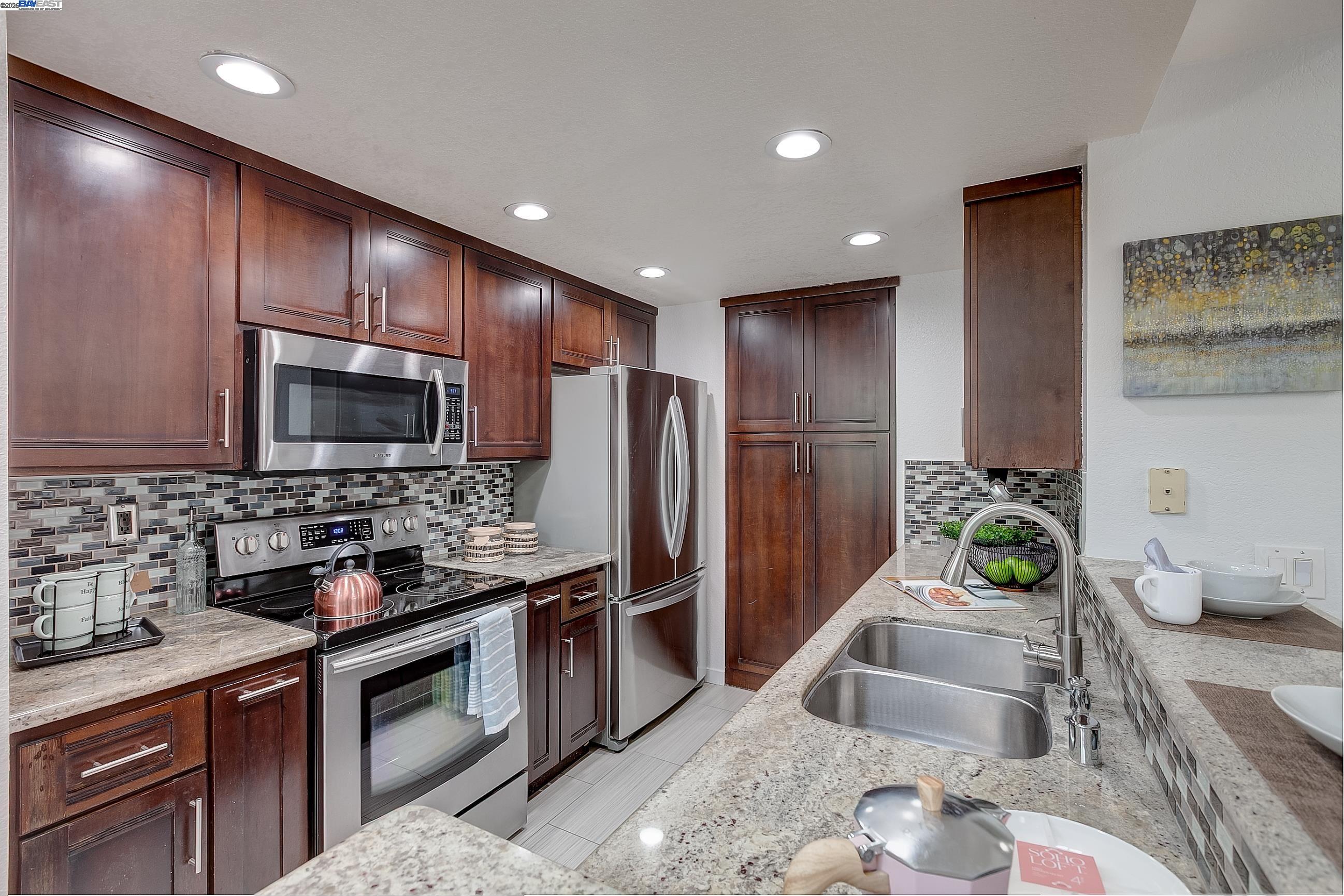 Detail Gallery Image 12 of 29 For 6384 Buena Vista Dr #B,  Newark,  CA 94560 - 2 Beds | 2 Baths