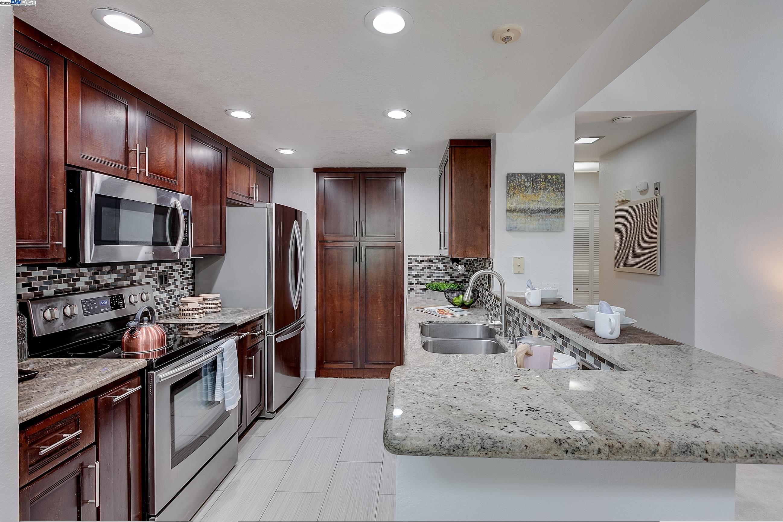 Detail Gallery Image 13 of 29 For 6384 Buena Vista Dr #B,  Newark,  CA 94560 - 2 Beds | 2 Baths