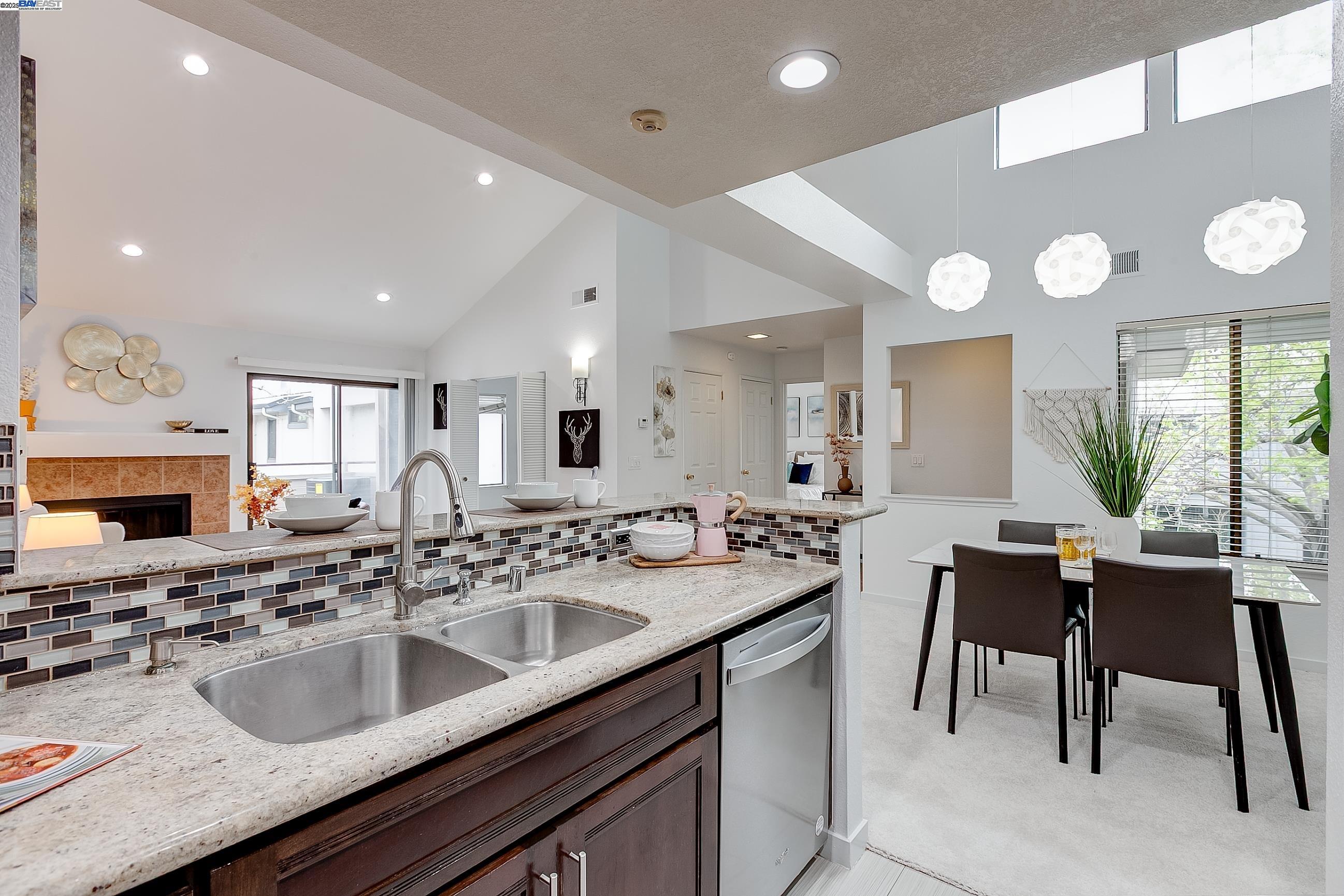 Detail Gallery Image 14 of 29 For 6384 Buena Vista Dr #B,  Newark,  CA 94560 - 2 Beds | 2 Baths