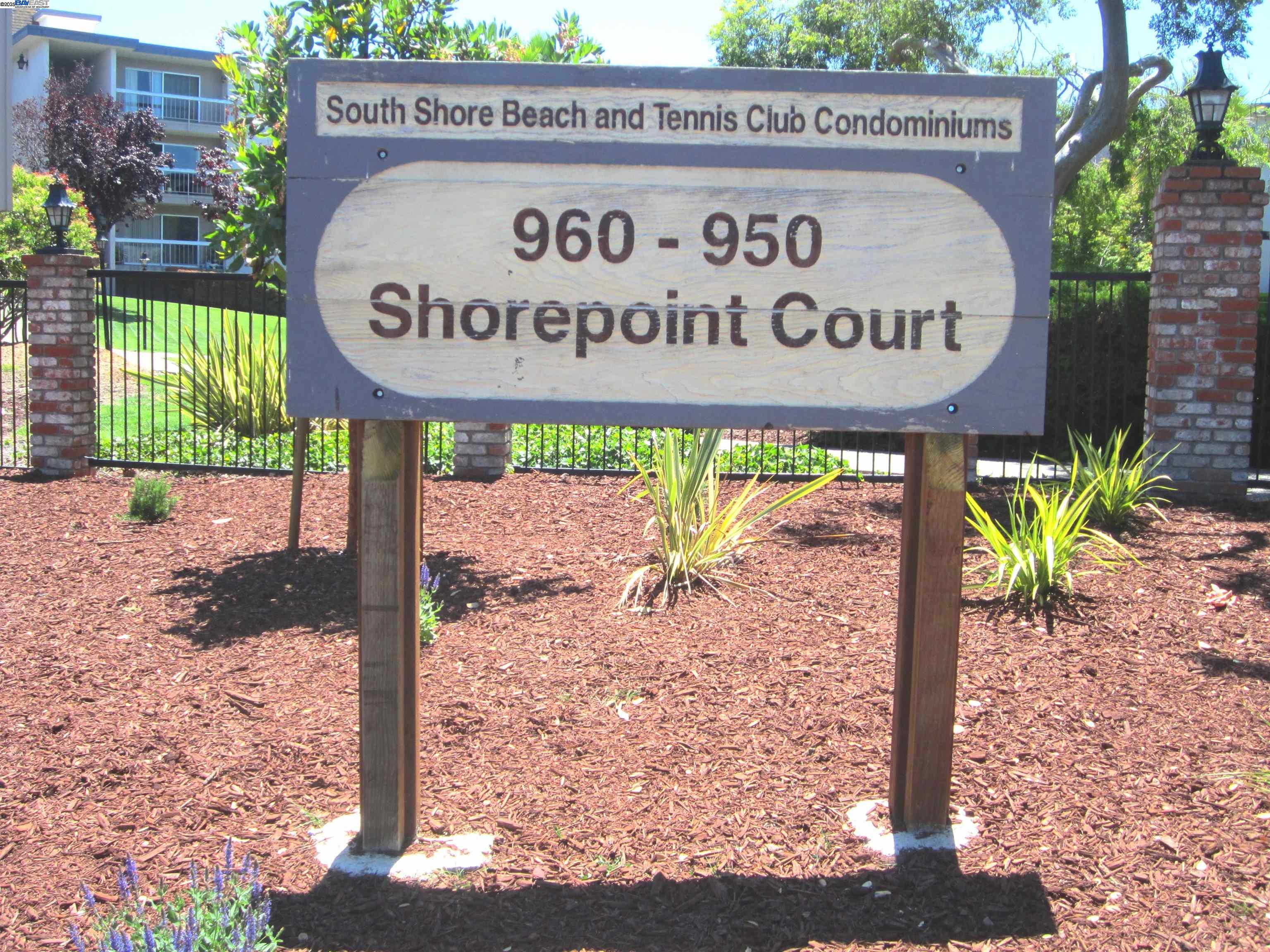Detail Gallery Image 2 of 40 For 950 Shorepoint Ct #309,  Alameda,  CA 94501 - 1 Beds | 1 Baths