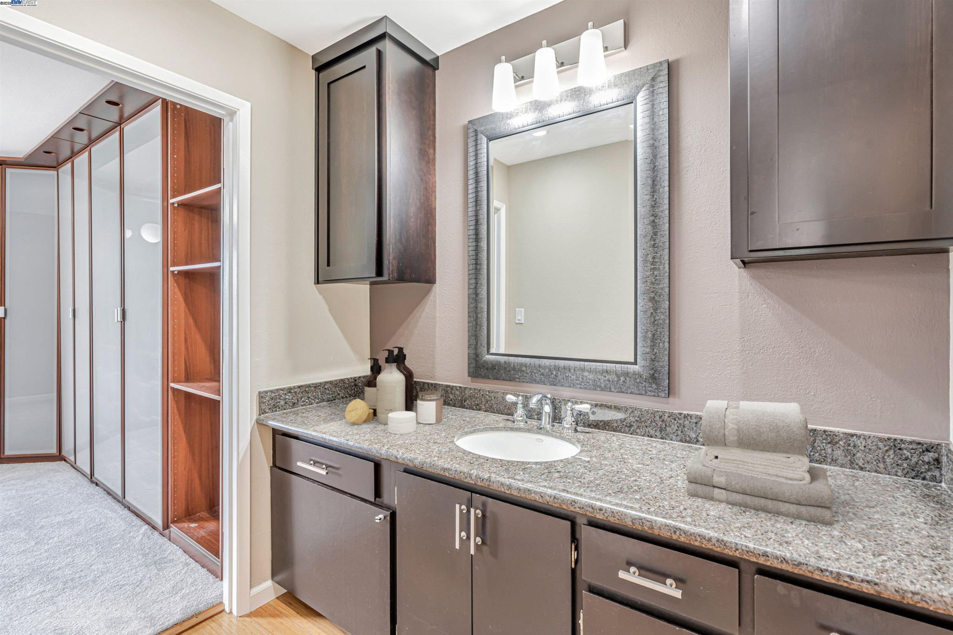 Detail Gallery Image 16 of 40 For 950 Shorepoint Ct #309,  Alameda,  CA 94501 - 1 Beds | 1 Baths