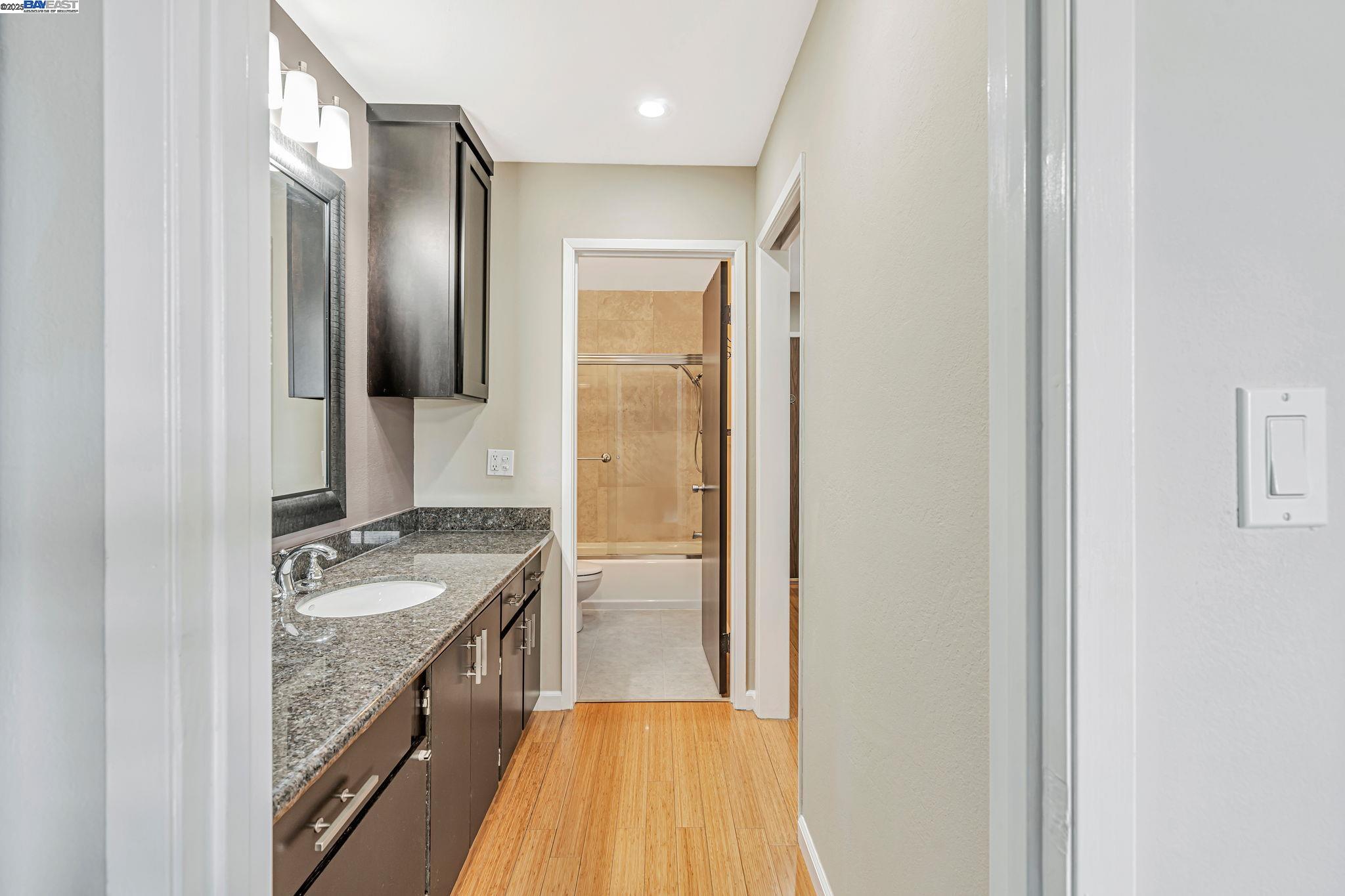Detail Gallery Image 17 of 40 For 950 Shorepoint Ct #309,  Alameda,  CA 94501 - 1 Beds | 1 Baths