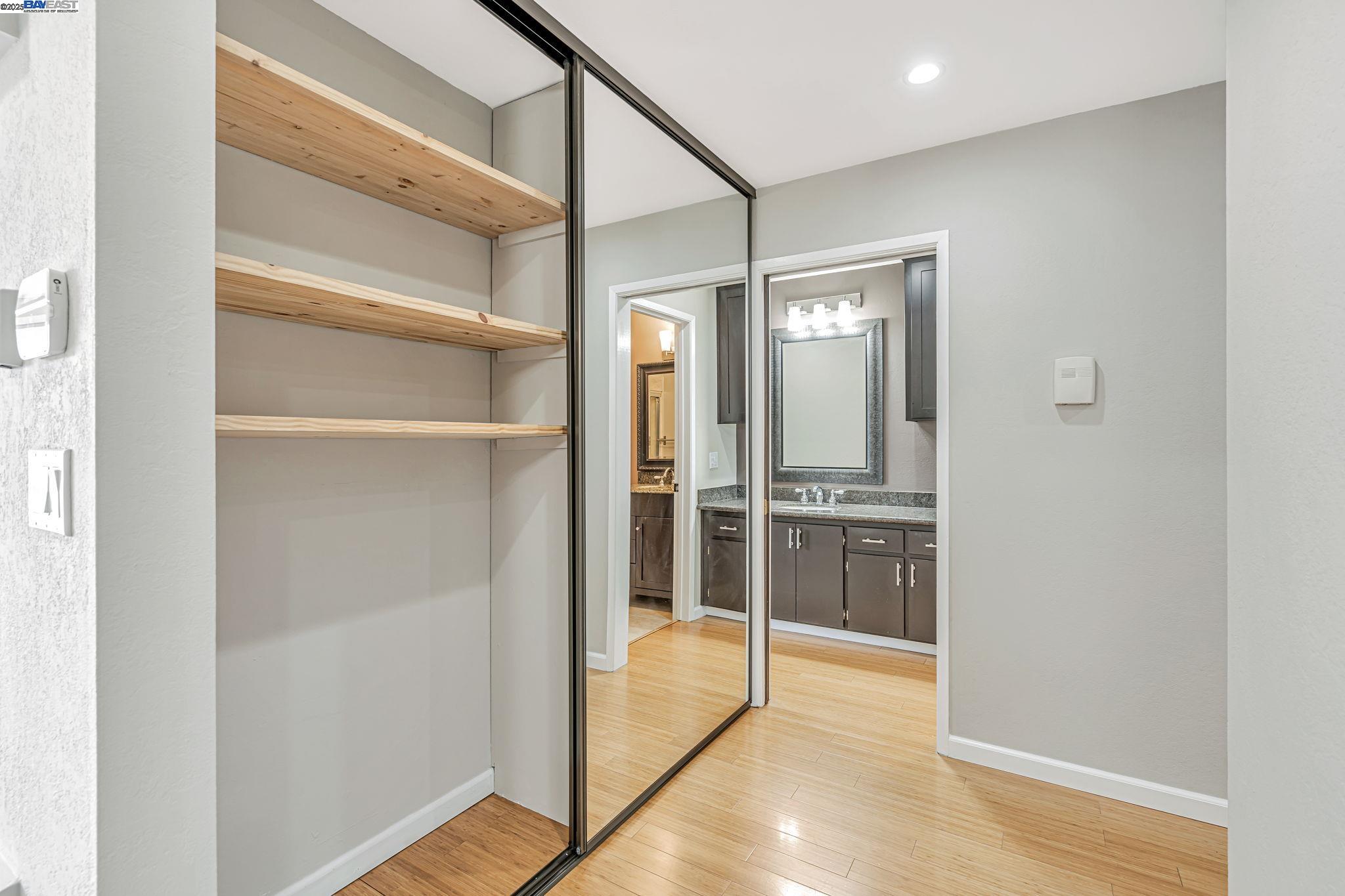 Detail Gallery Image 20 of 40 For 950 Shorepoint Ct #309,  Alameda,  CA 94501 - 1 Beds | 1 Baths