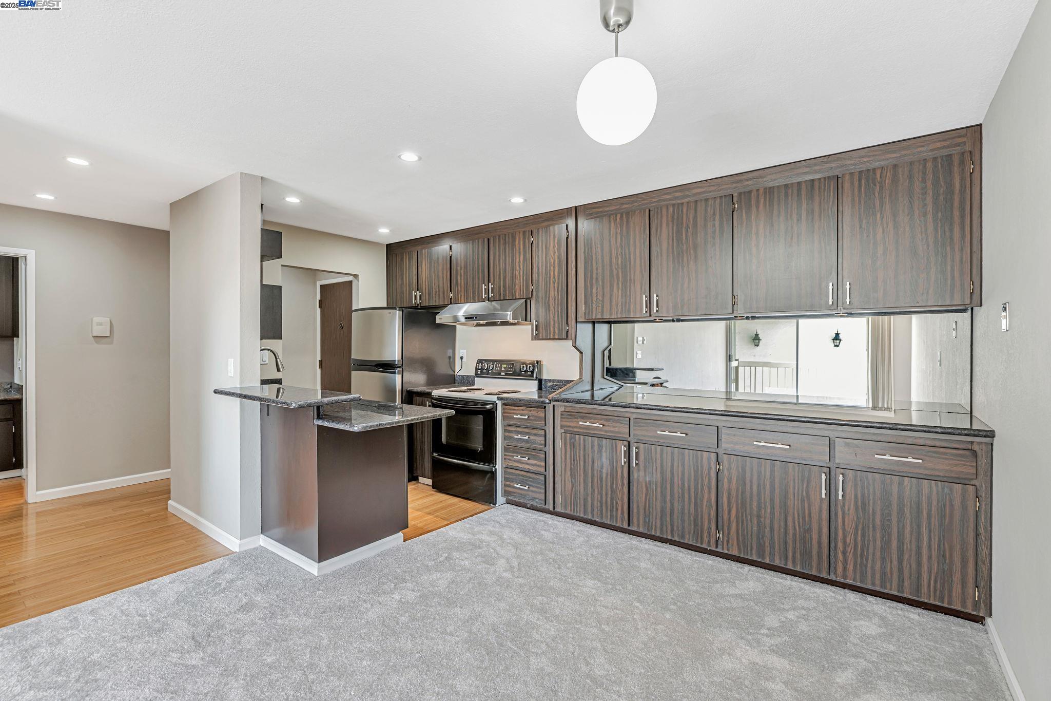 Detail Gallery Image 24 of 40 For 950 Shorepoint Ct #309,  Alameda,  CA 94501 - 1 Beds | 1 Baths
