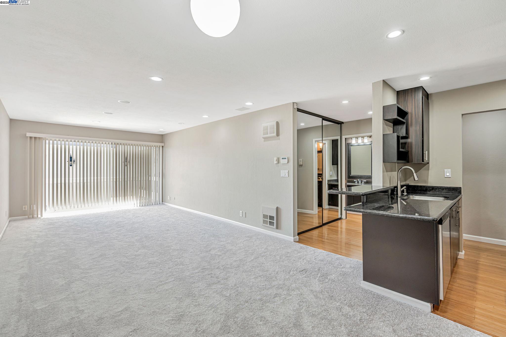 Detail Gallery Image 26 of 40 For 950 Shorepoint Ct #309,  Alameda,  CA 94501 - 1 Beds | 1 Baths