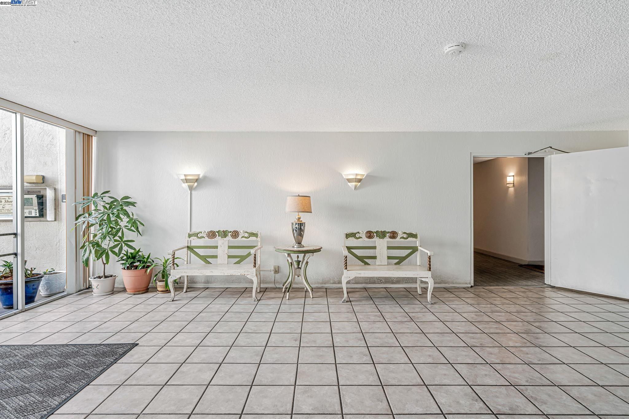 Detail Gallery Image 5 of 40 For 950 Shorepoint Ct #309,  Alameda,  CA 94501 - 1 Beds | 1 Baths