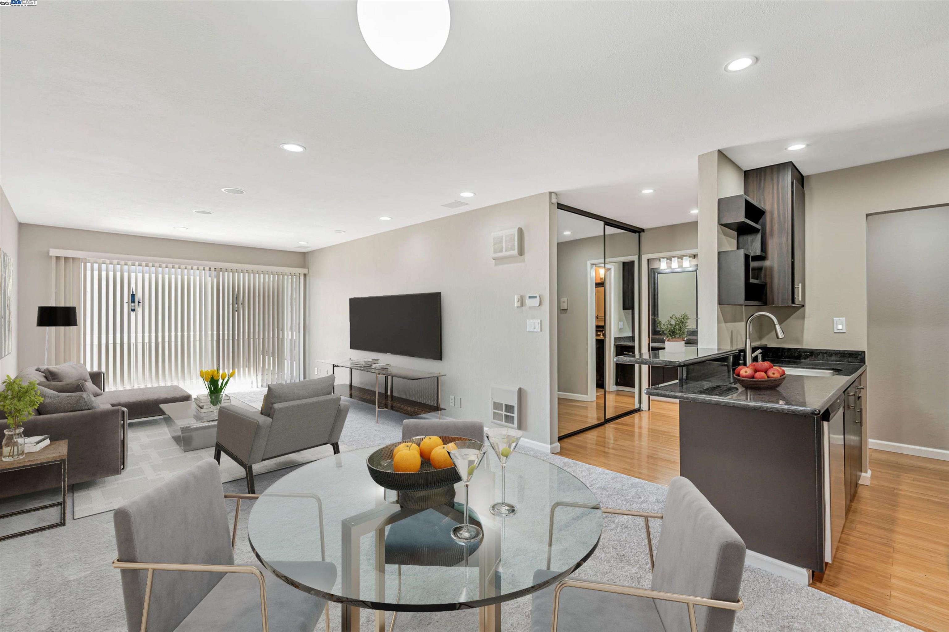 Detail Gallery Image 8 of 40 For 950 Shorepoint Ct #309,  Alameda,  CA 94501 - 1 Beds | 1 Baths