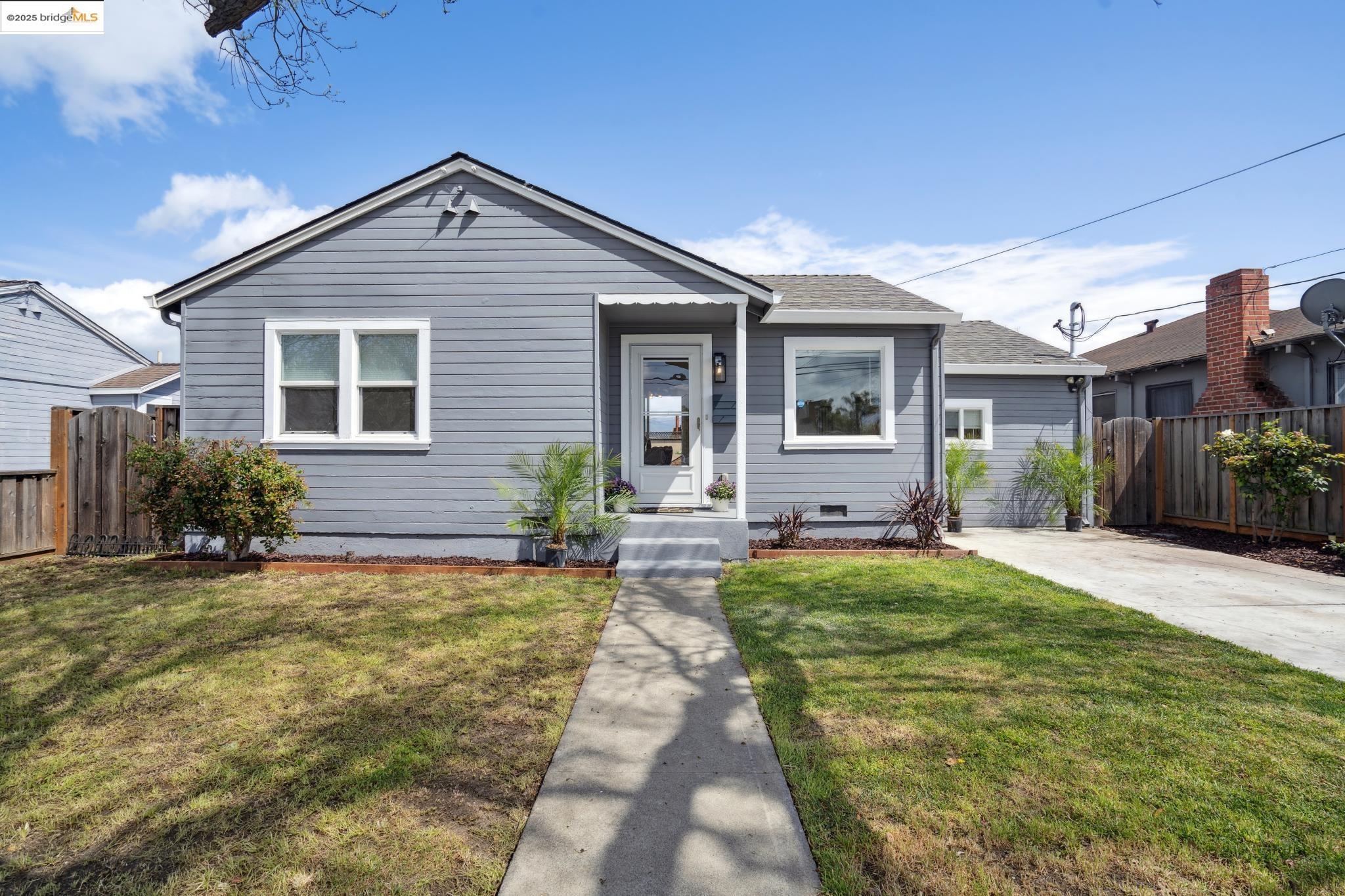 Detail Gallery Image 1 of 1 For 928 N 7th St, San Jose,  CA 95112 - 3 Beds | 2 Baths