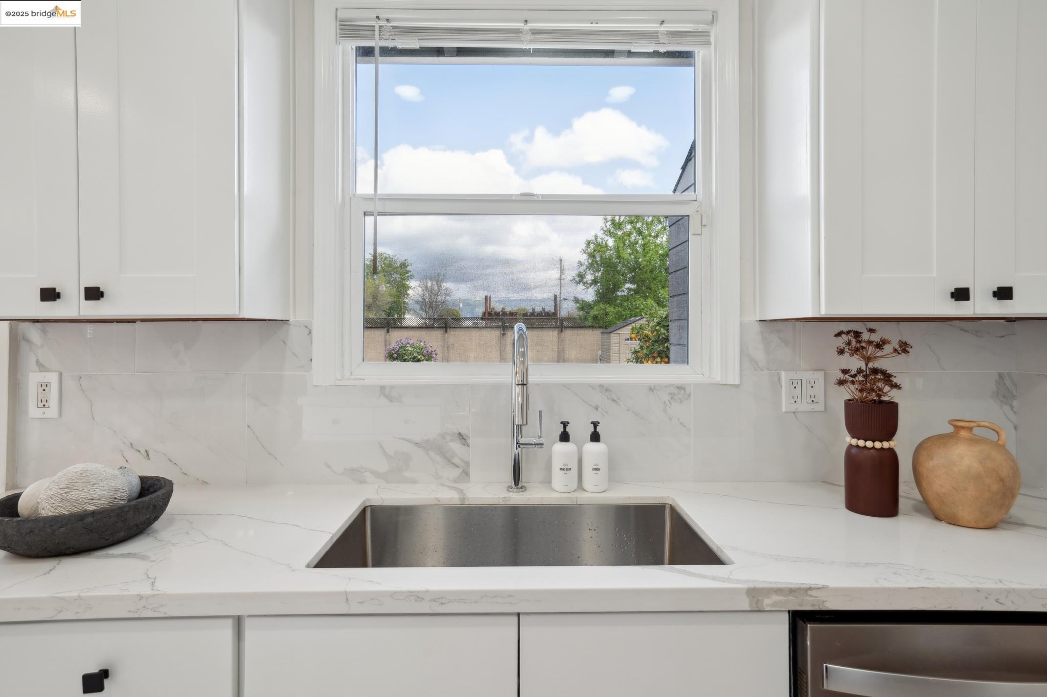 Detail Gallery Image 11 of 38 For 928 N 7th St, San Jose,  CA 95112 - 3 Beds | 2 Baths
