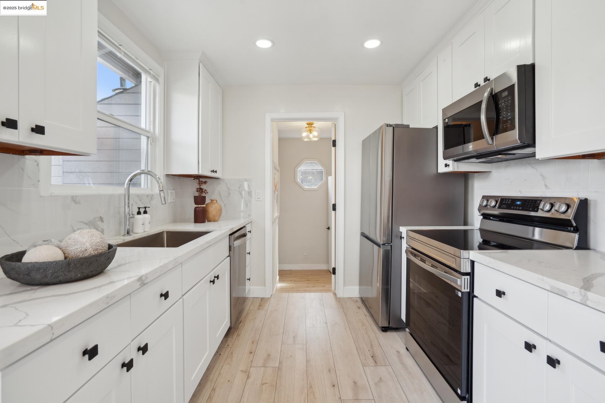 Detail Gallery Image 10 of 38 For 928 N 7th St, San Jose,  CA 95112 - 3 Beds | 2 Baths