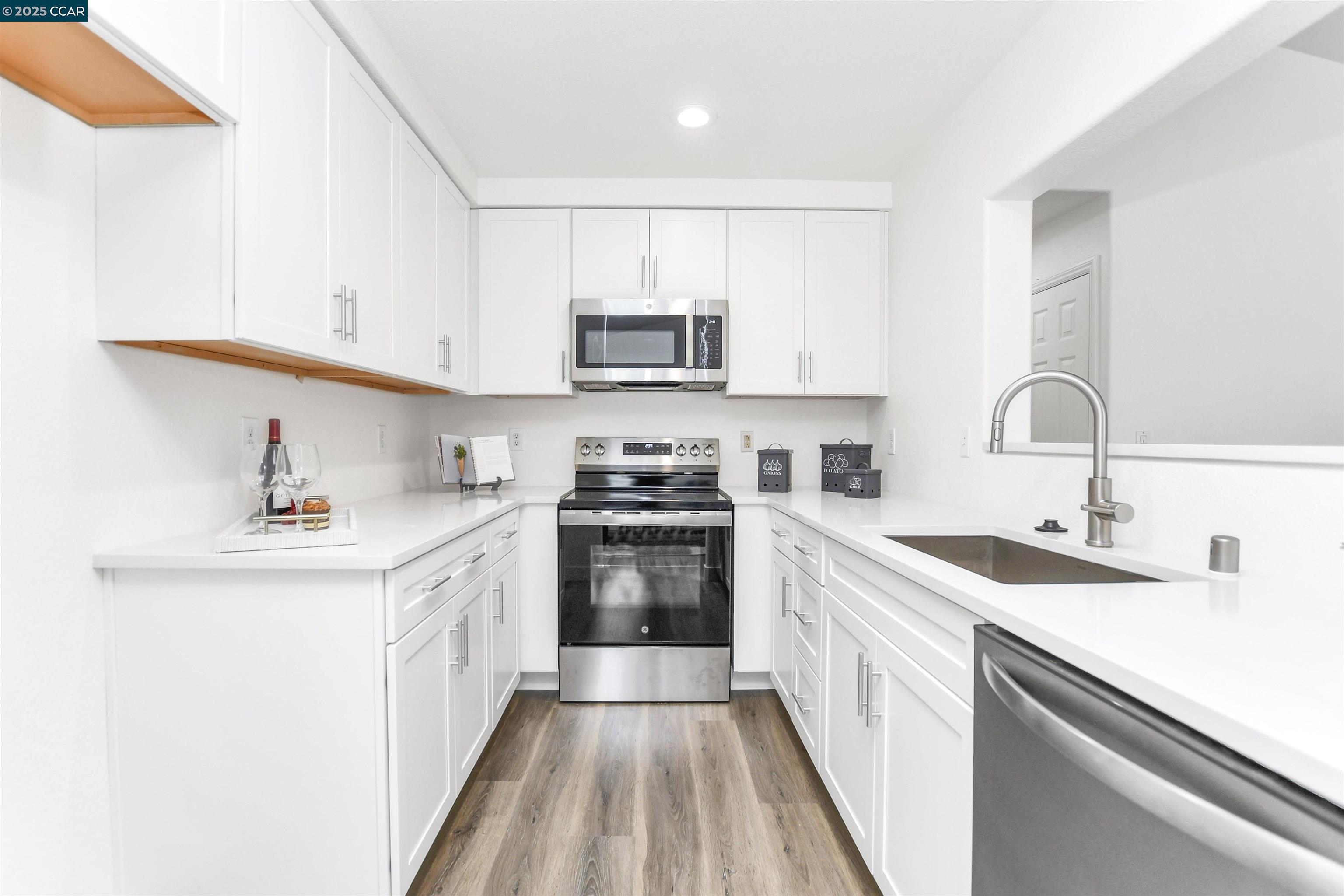 Photo #8: 41092044 Listing: Photo #8