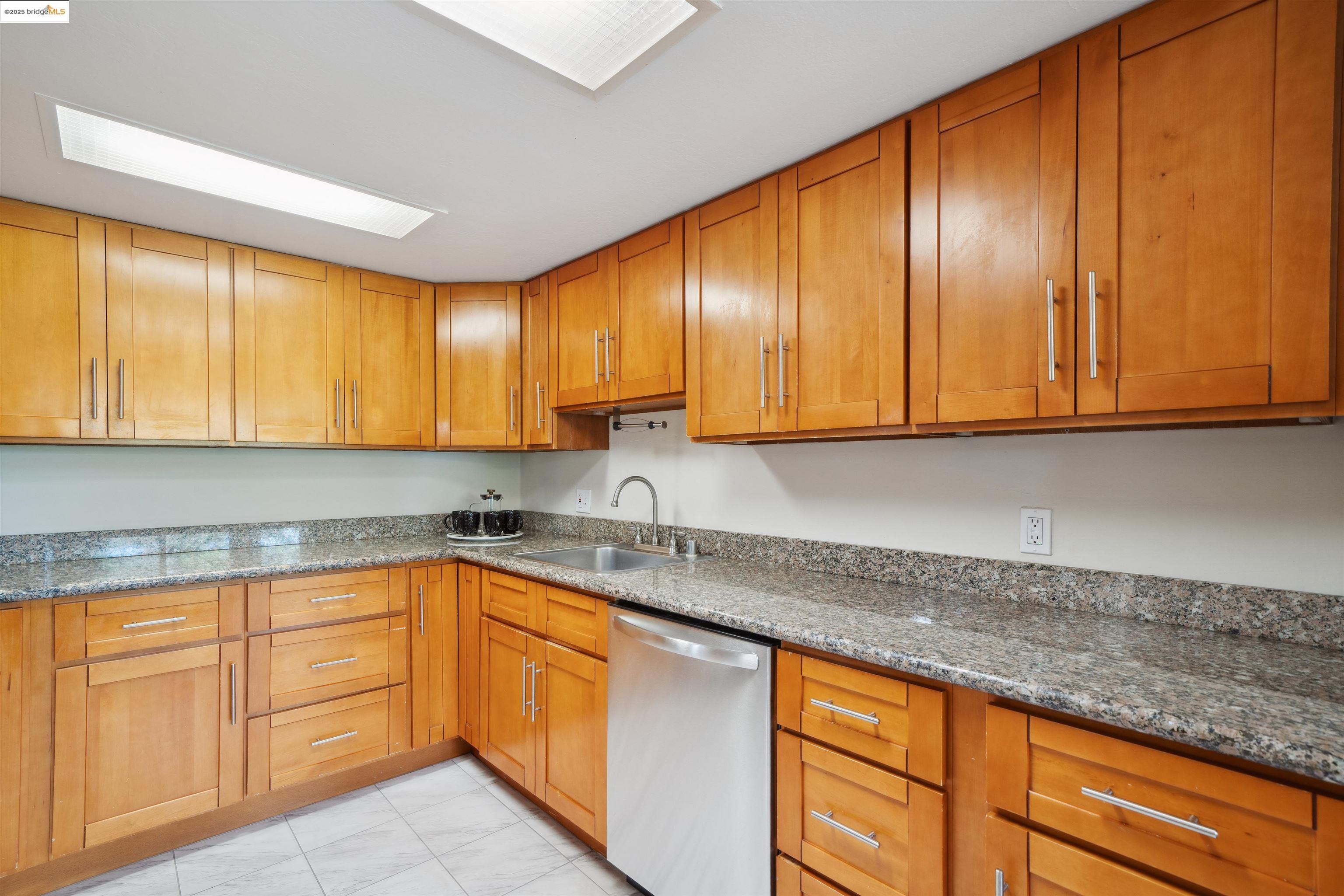 Detail Gallery Image 15 of 32 For 1706 Dalessi Dr, Pinole,  CA 94564 - 3 Beds | 2/1 Baths