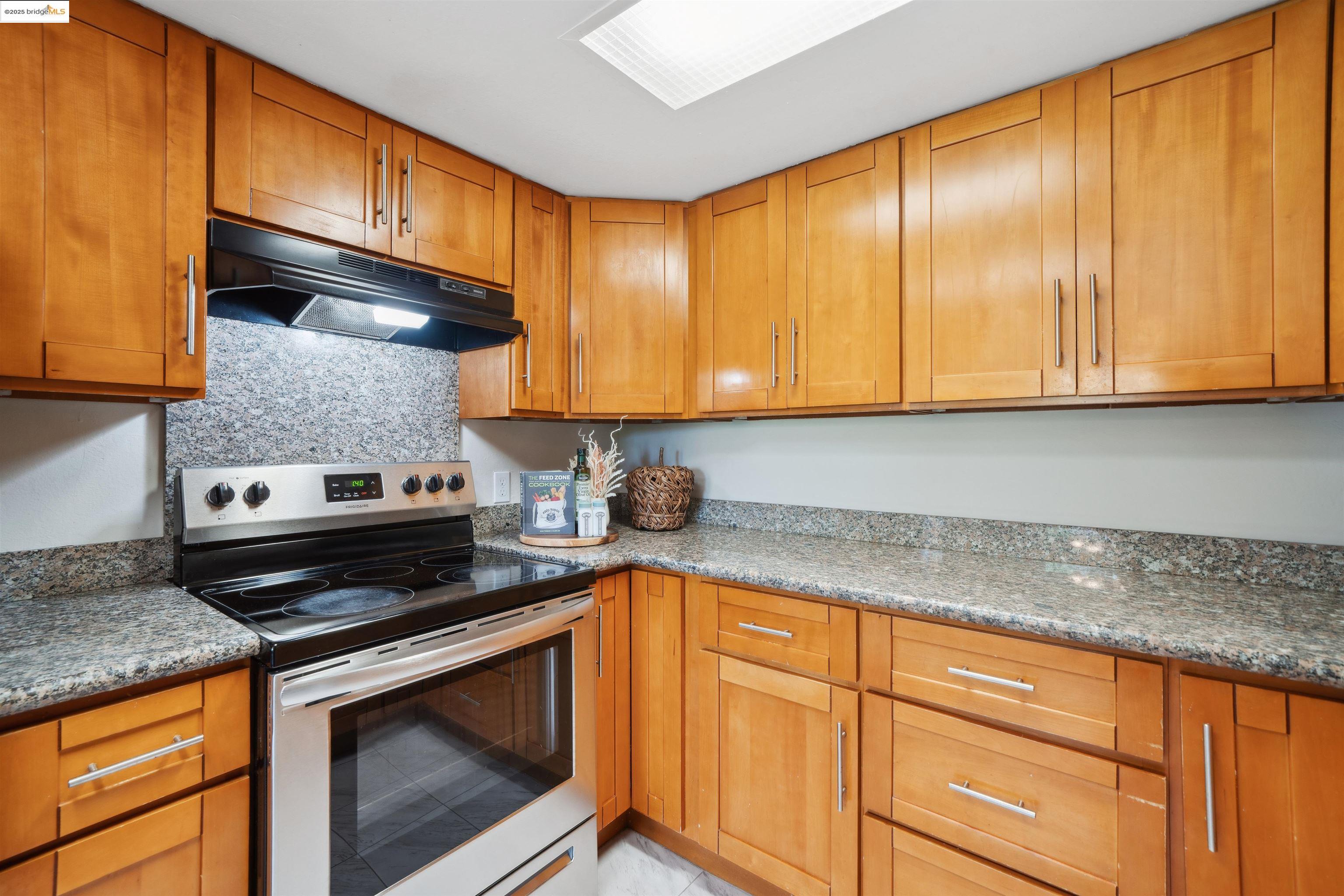 Detail Gallery Image 16 of 32 For 1706 Dalessi Dr, Pinole,  CA 94564 - 3 Beds | 2/1 Baths