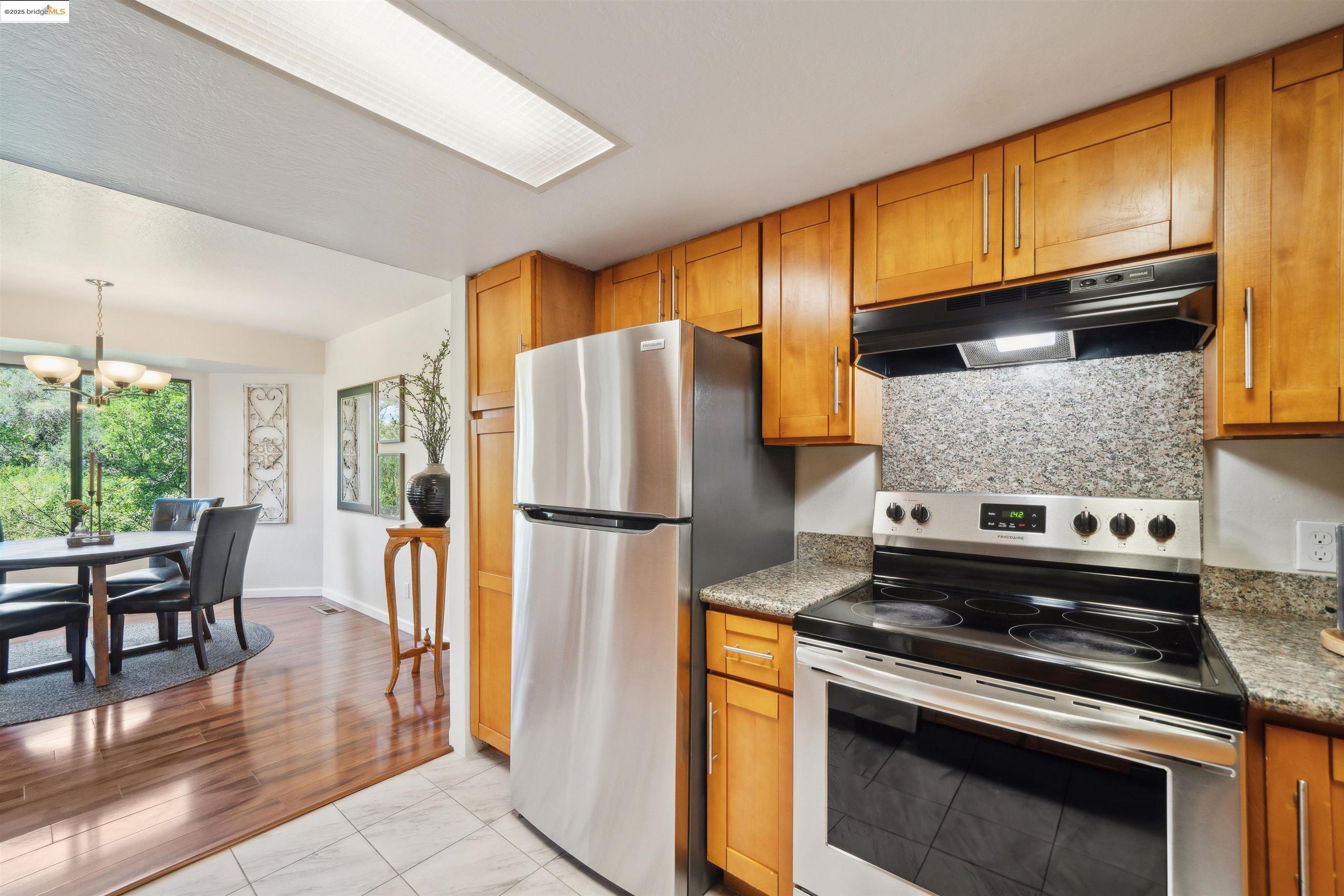Detail Gallery Image 17 of 32 For 1706 Dalessi Dr, Pinole,  CA 94564 - 3 Beds | 2/1 Baths