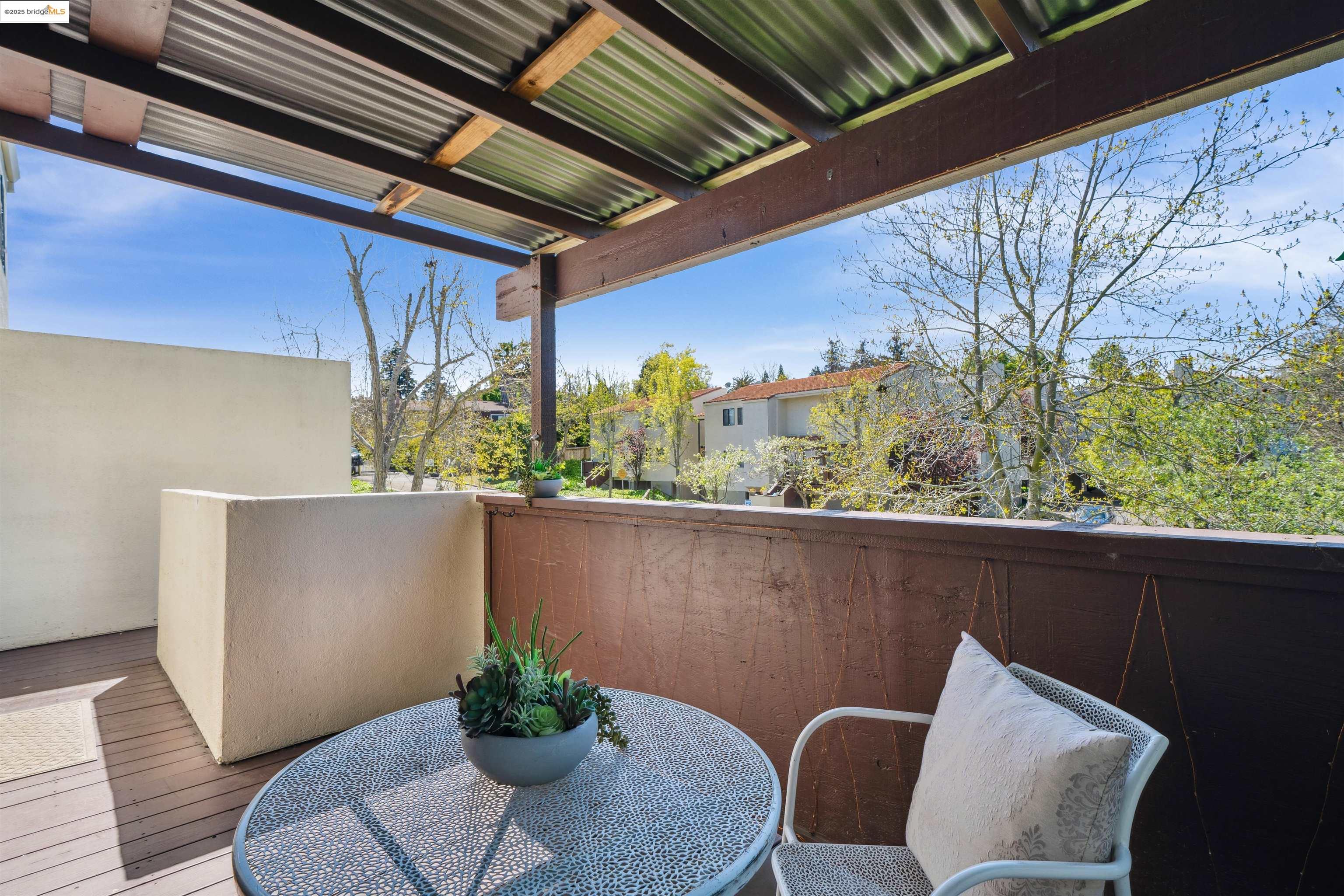Detail Gallery Image 5 of 32 For 1706 Dalessi Dr, Pinole,  CA 94564 - 3 Beds | 2/1 Baths