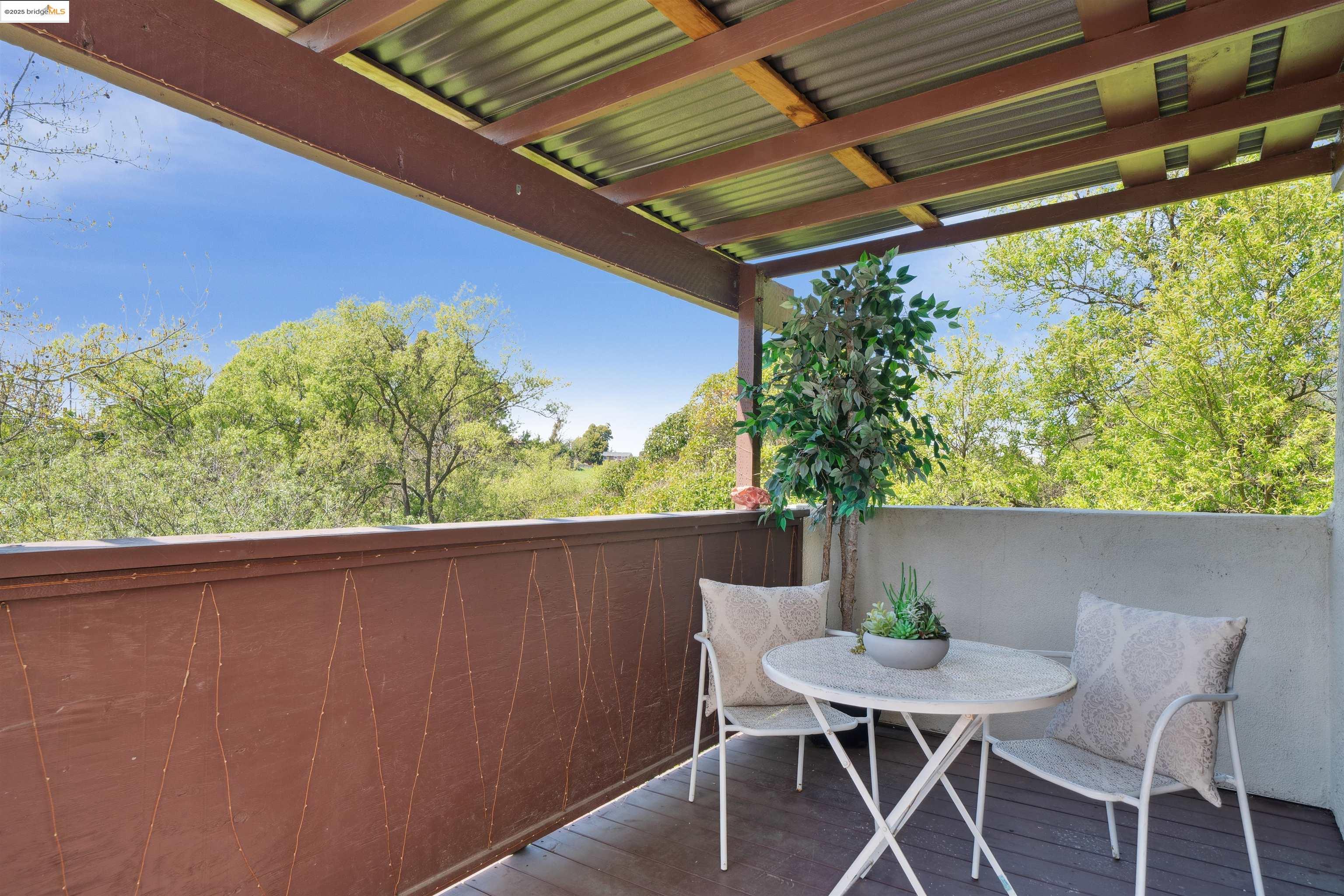 Detail Gallery Image 6 of 32 For 1706 Dalessi Dr, Pinole,  CA 94564 - 3 Beds | 2/1 Baths