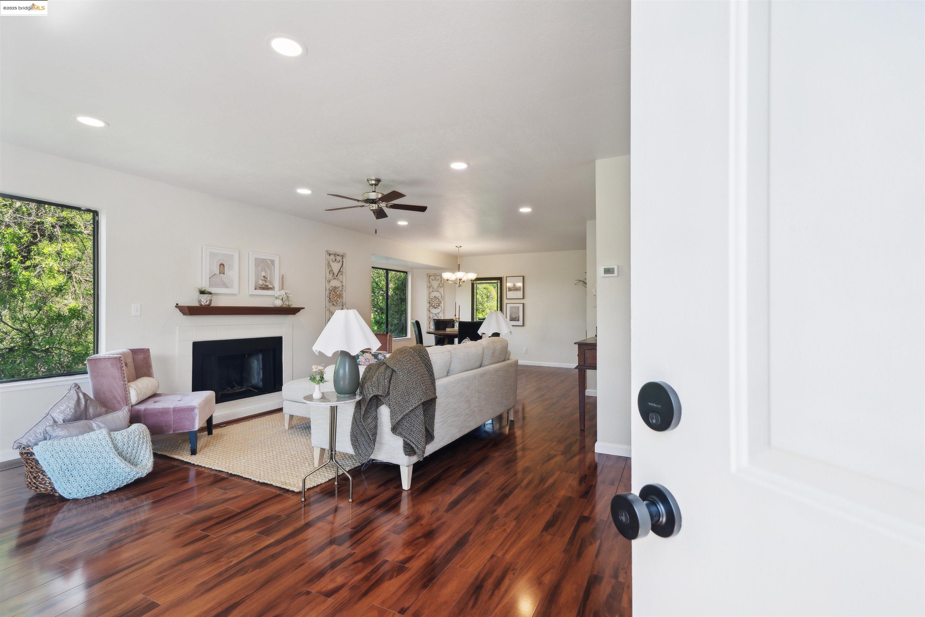 Detail Gallery Image 7 of 32 For 1706 Dalessi Dr, Pinole,  CA 94564 - 3 Beds | 2/1 Baths