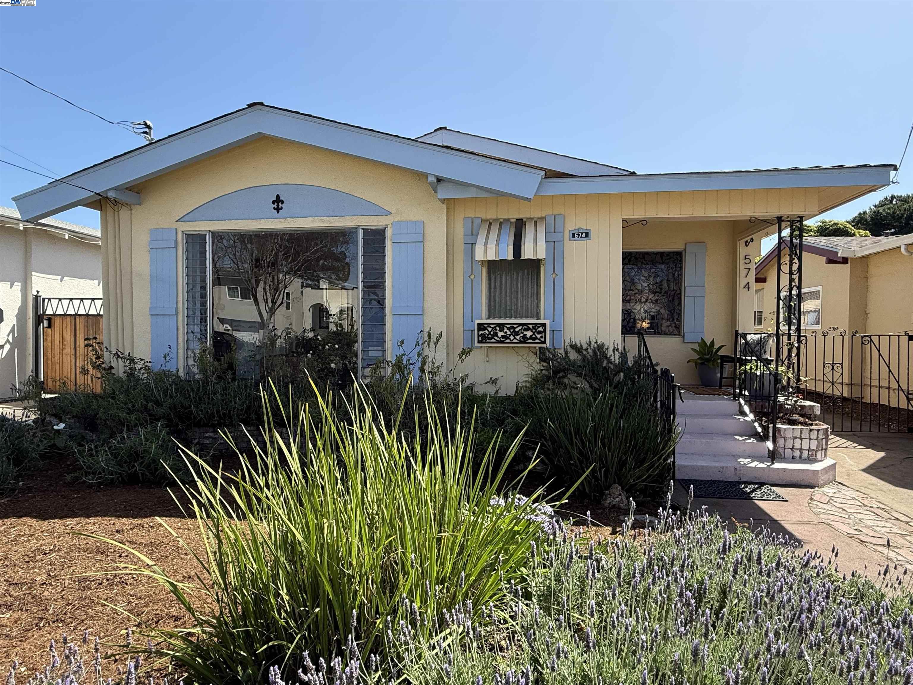 Detail Gallery Image 1 of 57 For 574 Lewis Ave, San Leandro,  CA 94577 - 2 Beds | 1 Baths