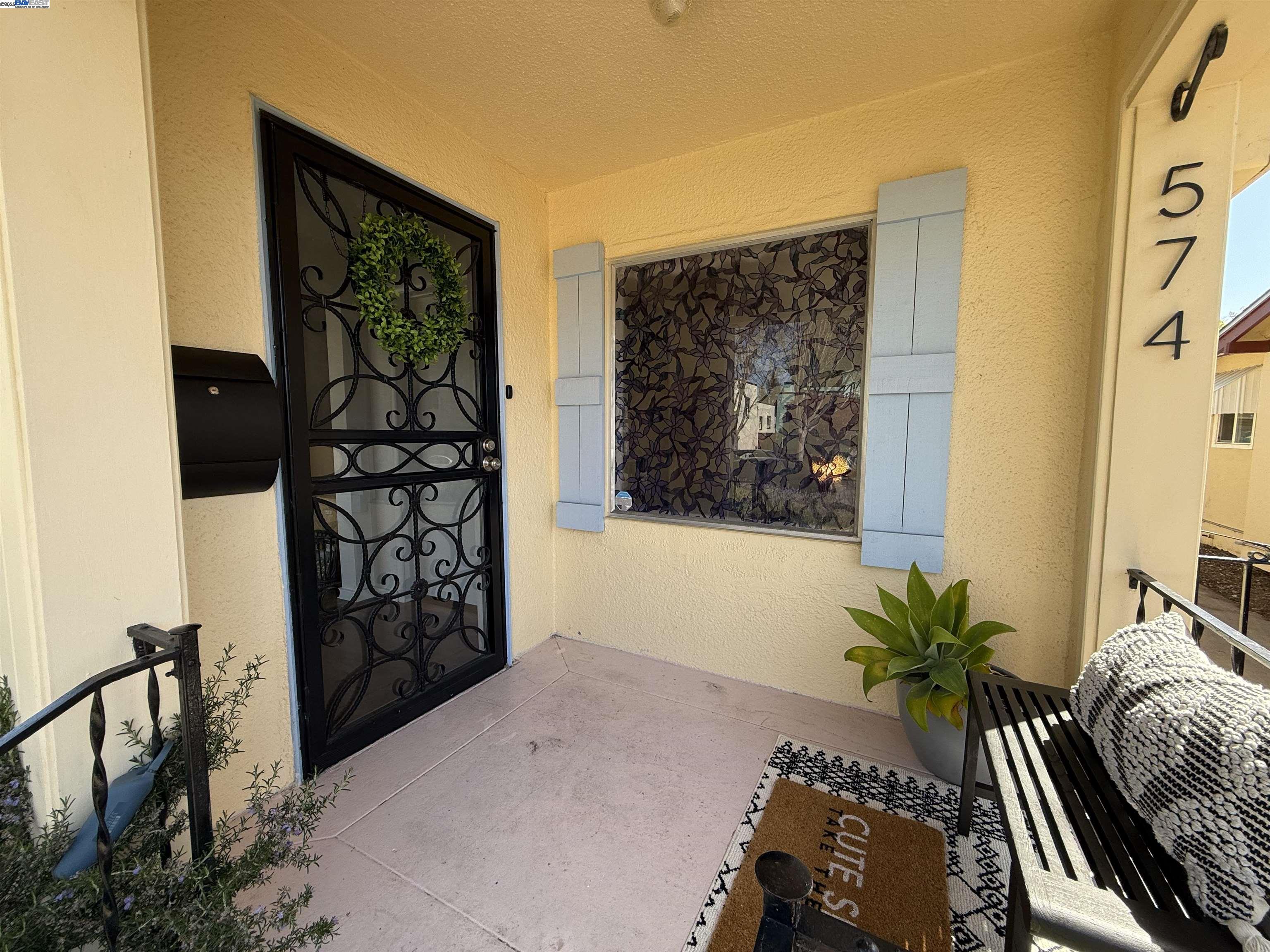 Detail Gallery Image 4 of 57 For 574 Lewis Ave, San Leandro,  CA 94577 - 2 Beds | 1 Baths