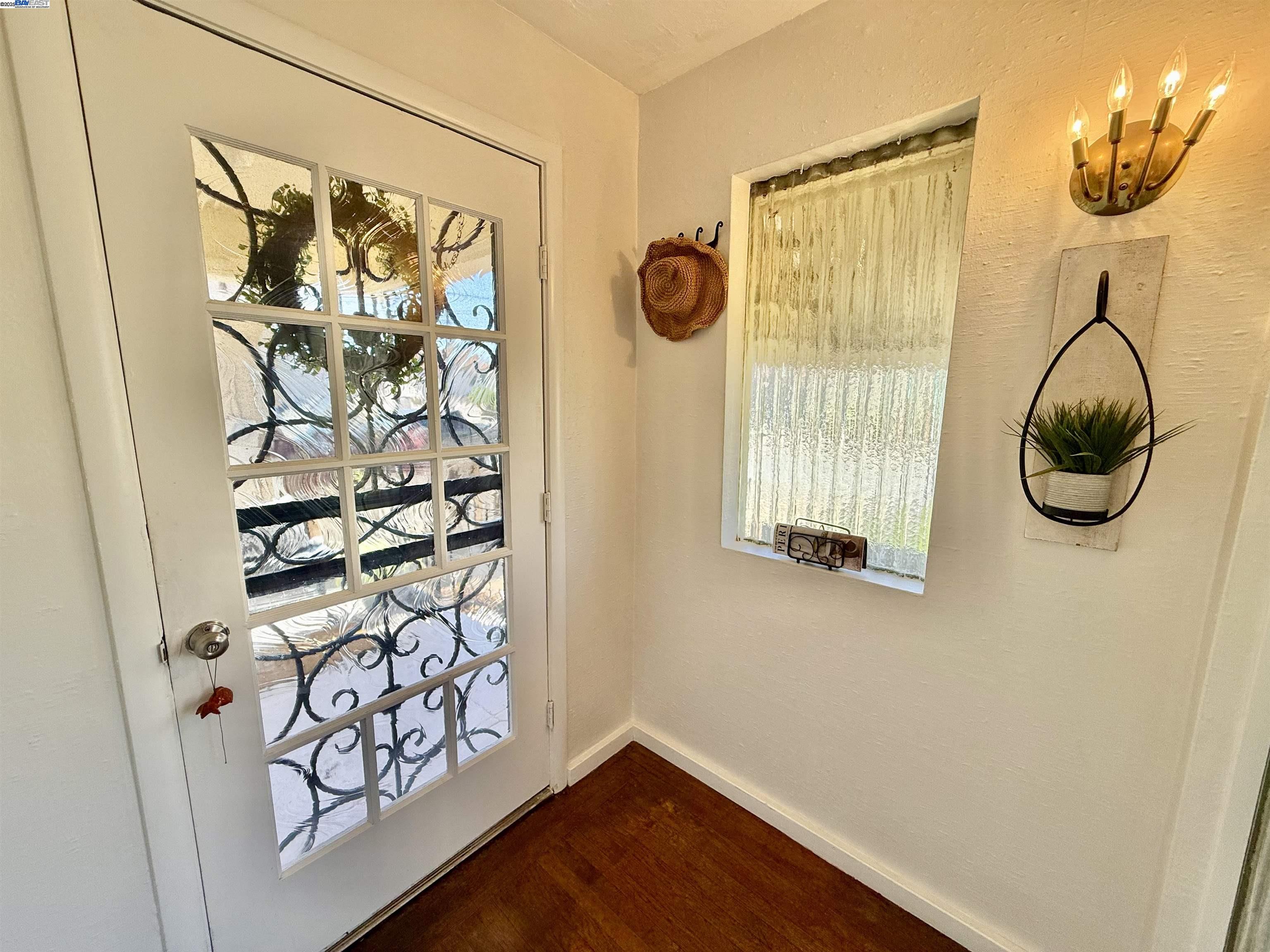 Detail Gallery Image 5 of 57 For 574 Lewis Ave, San Leandro,  CA 94577 - 2 Beds | 1 Baths