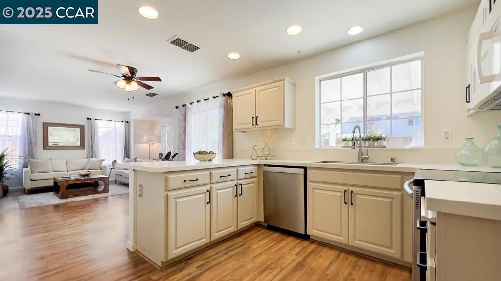 Detail Gallery Image 1 of 1 For 230 Brushwood Pl, Brentwood,  CA 94513 - 4 Beds | 2/1 Baths