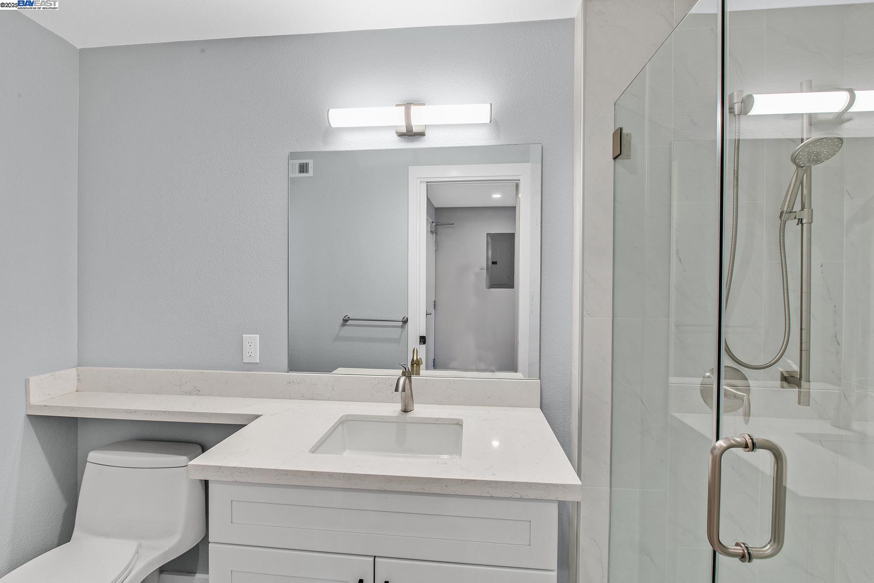 Detail Gallery Image 5 of 49 For 520 El Camino Real #202,  San Carlos,  CA 94070 - 2 Beds | 2 Baths