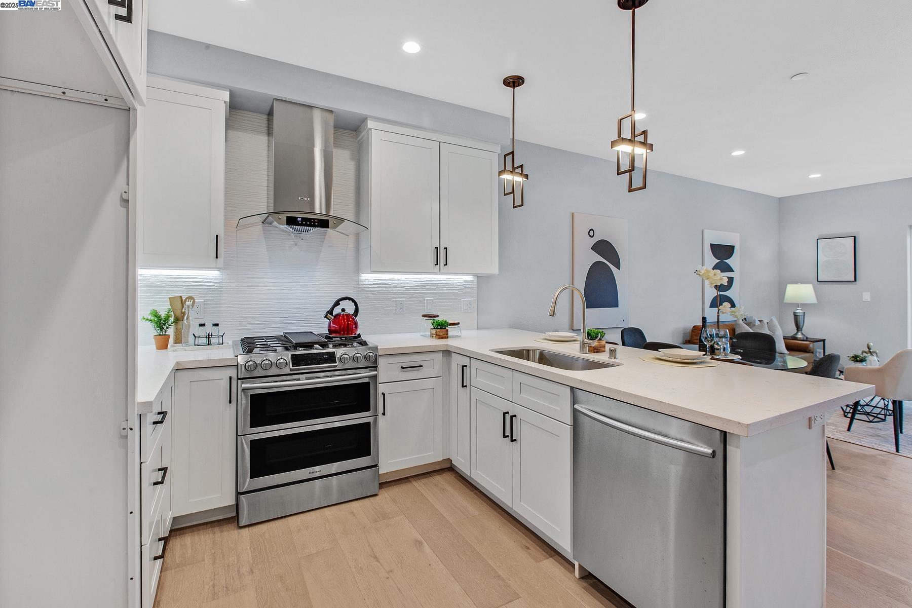 Detail Gallery Image 8 of 49 For 520 El Camino Real #202,  San Carlos,  CA 94070 - 2 Beds | 2 Baths