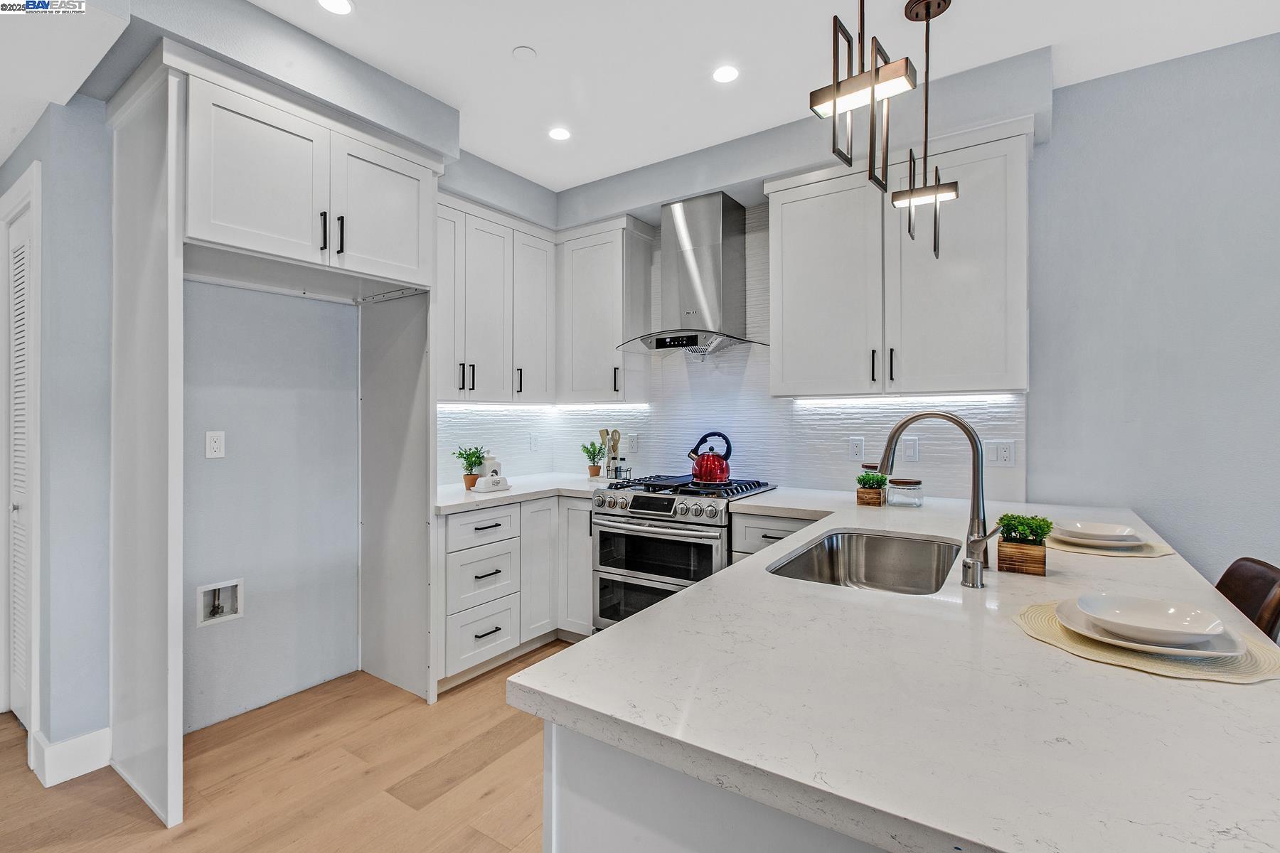 Detail Gallery Image 9 of 49 For 520 El Camino Real #202,  San Carlos,  CA 94070 - 2 Beds | 2 Baths