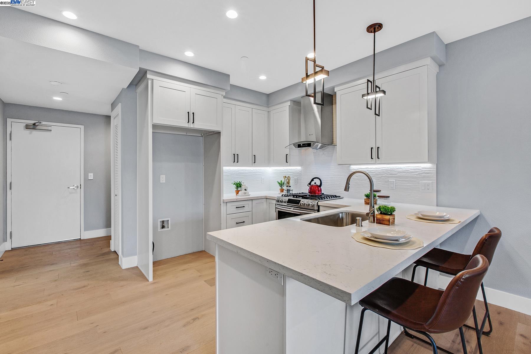Detail Gallery Image 10 of 49 For 520 El Camino Real #202,  San Carlos,  CA 94070 - 2 Beds | 2 Baths